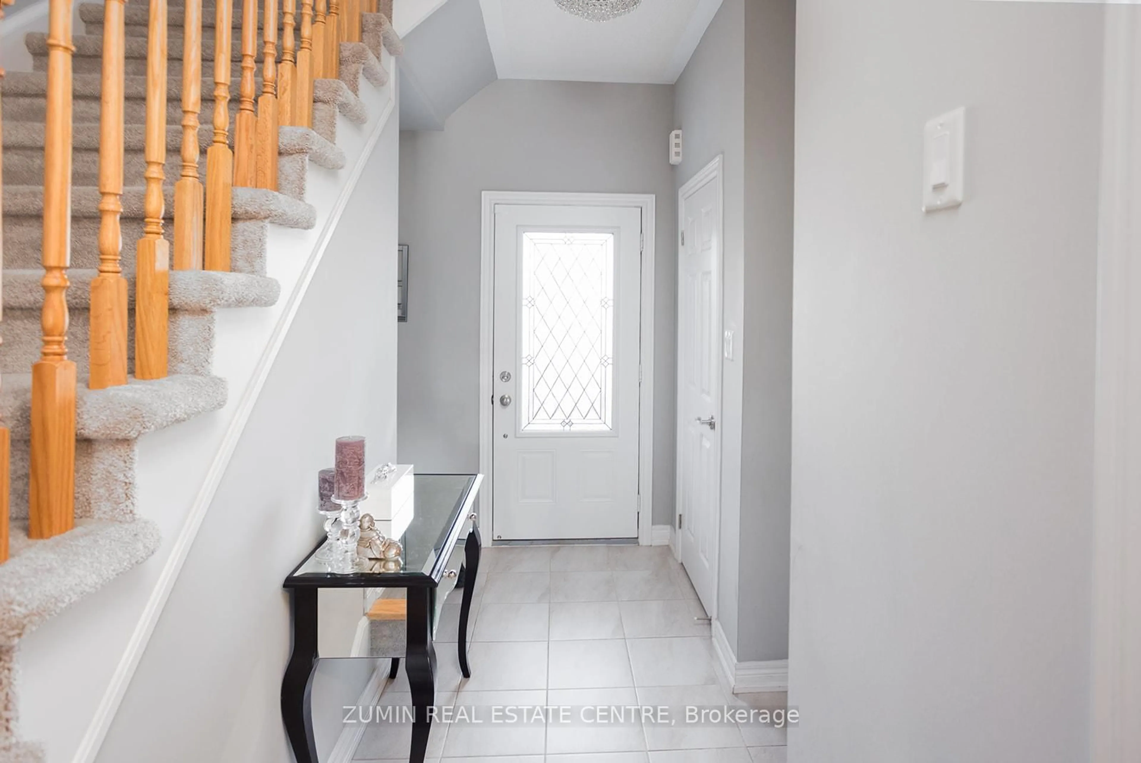 Indoor entryway for 3114 Michelangelo Rd, Burlington Ontario L7M 0Z7