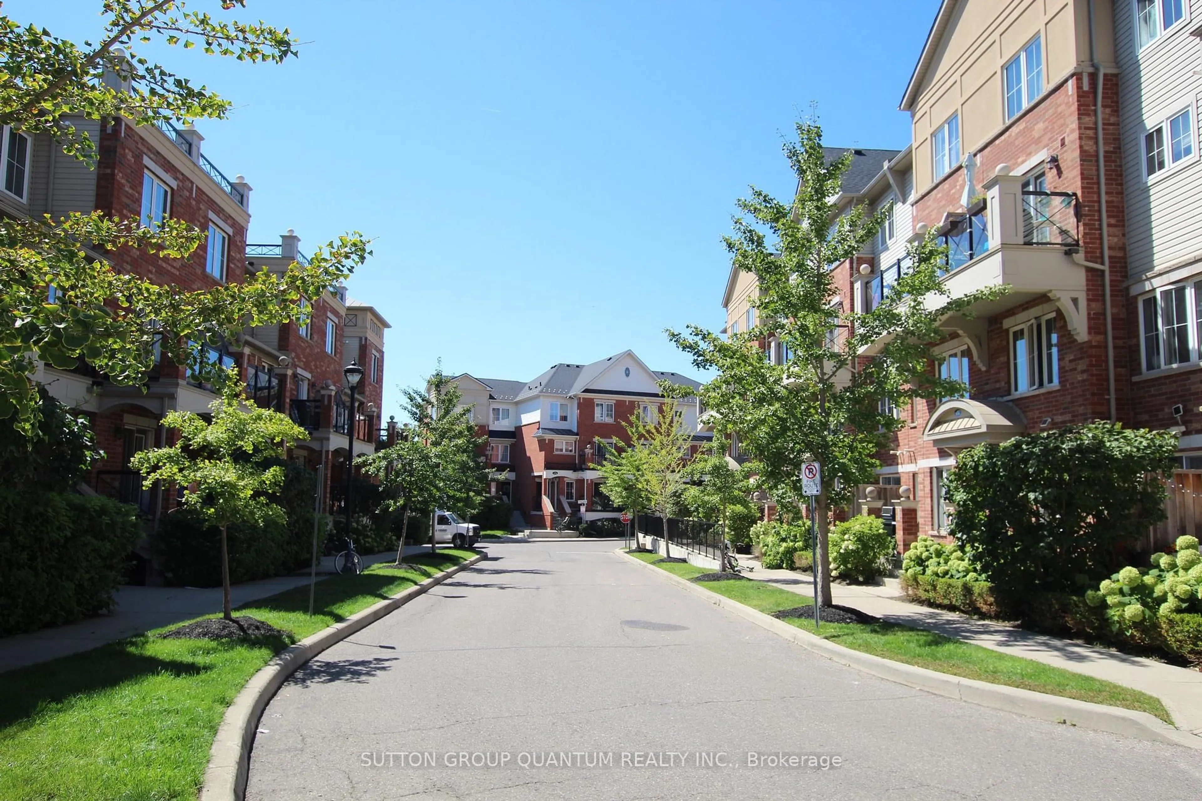 Patio, street for 47 HAYS Blvd #21, Oakville Ontario L6H 0J1