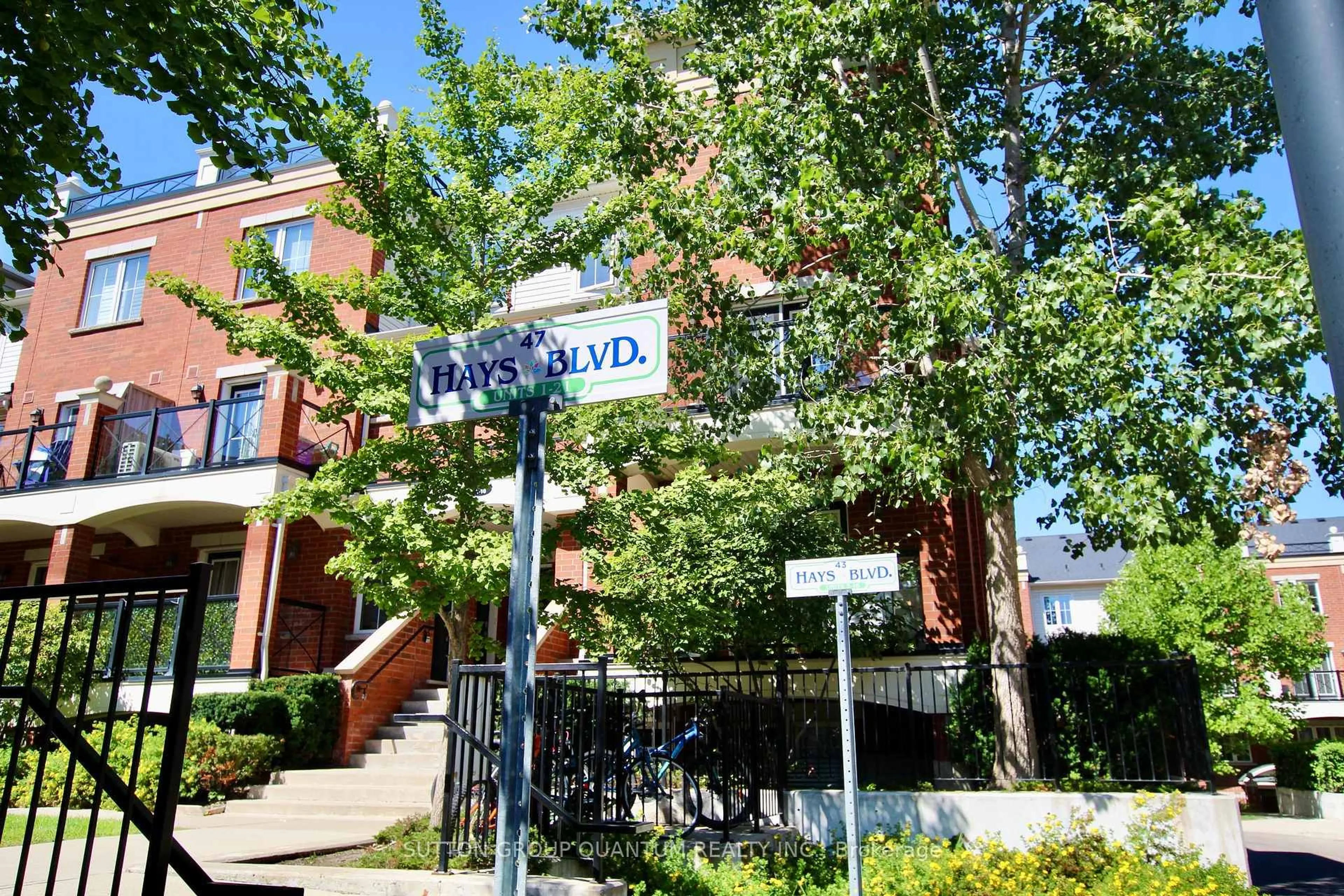 Patio, street for 47 HAYS Blvd #21, Oakville Ontario L6H 0J1