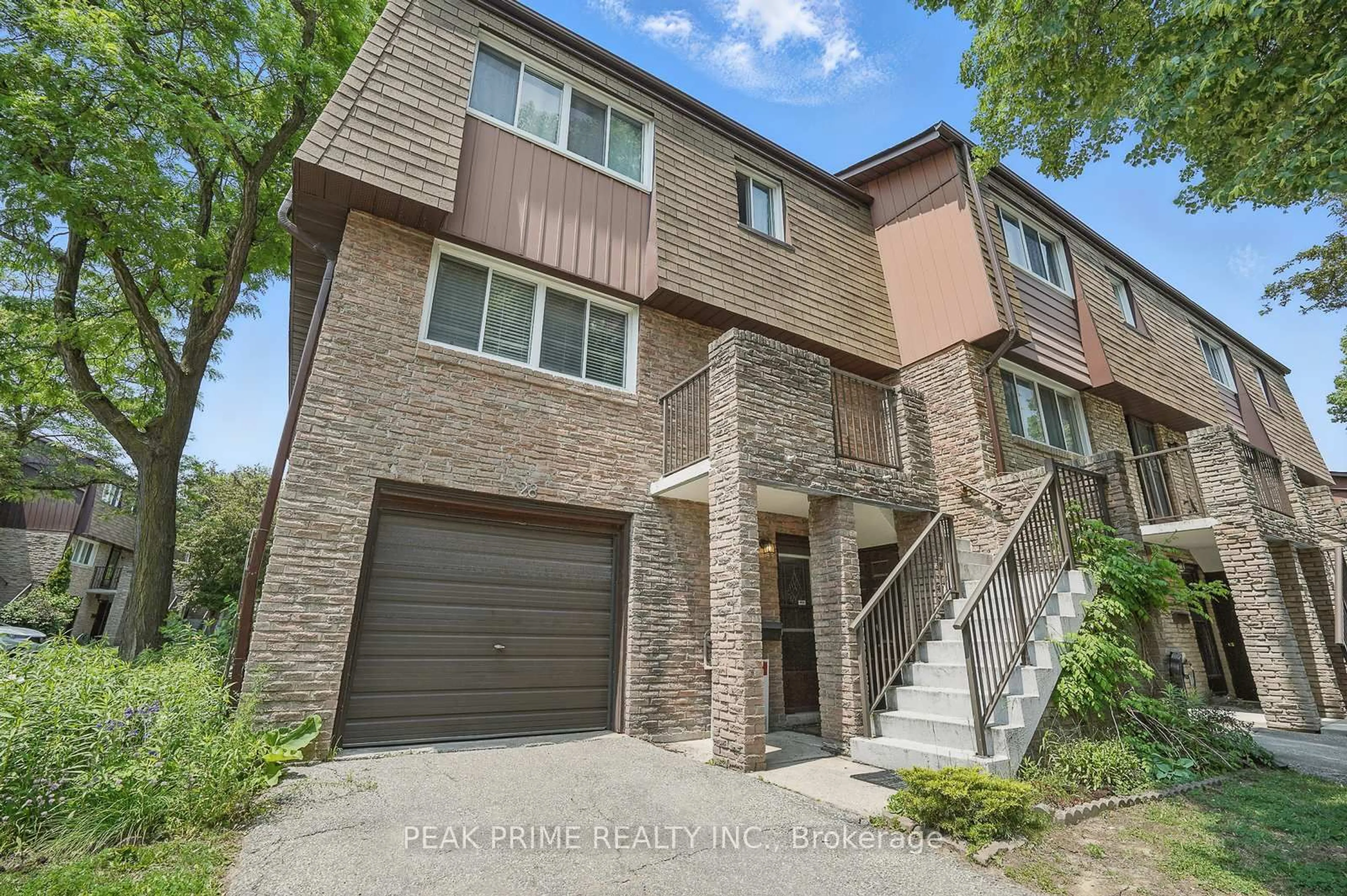 Home with brick exterior material, street for 7030 Copenhagen Rd #28, Mississauga Ontario L5N 2P3