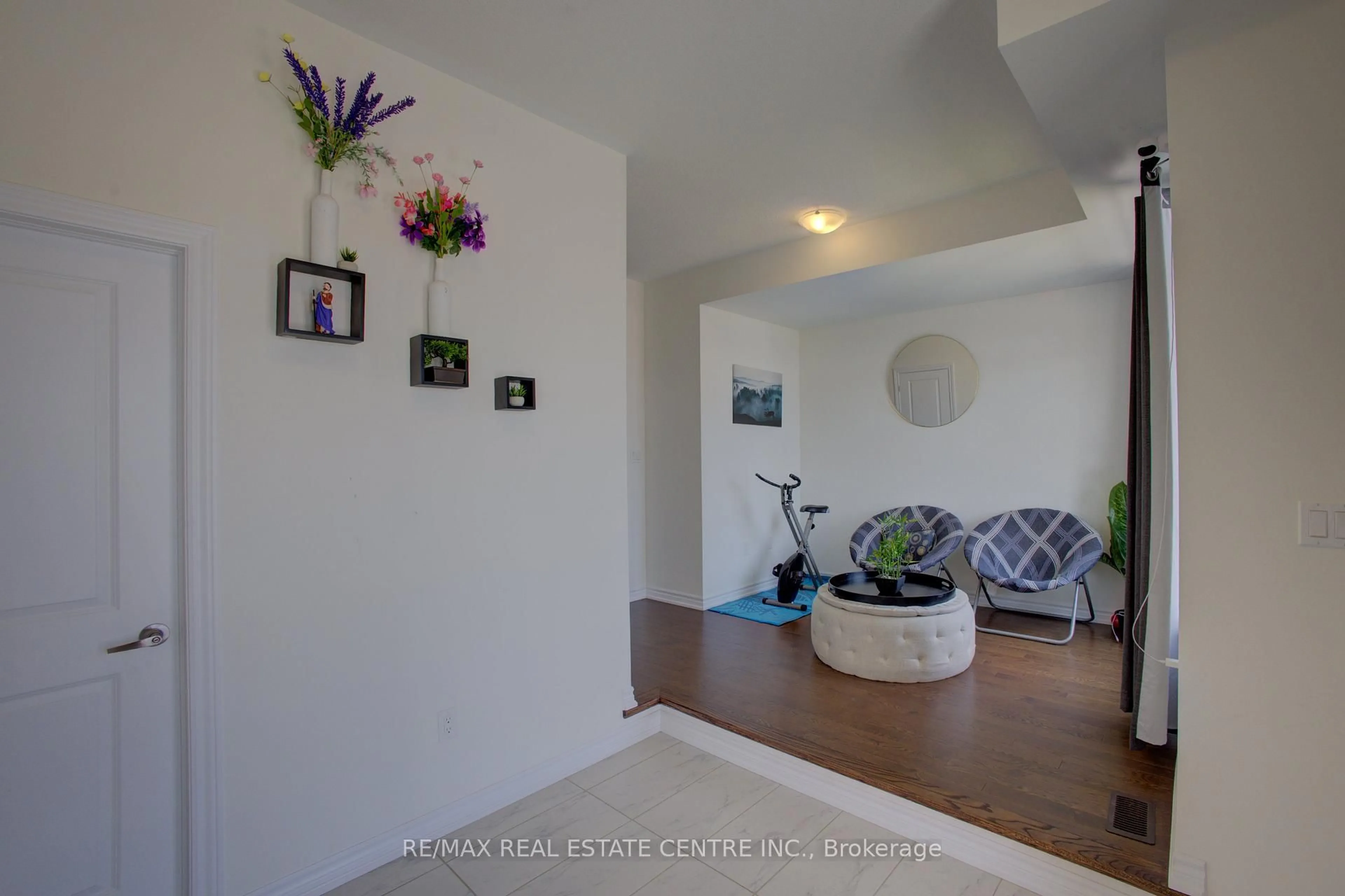 Indoor entryway for 396 Tim Manley Ave, Caledon Ontario L7C 1Z9