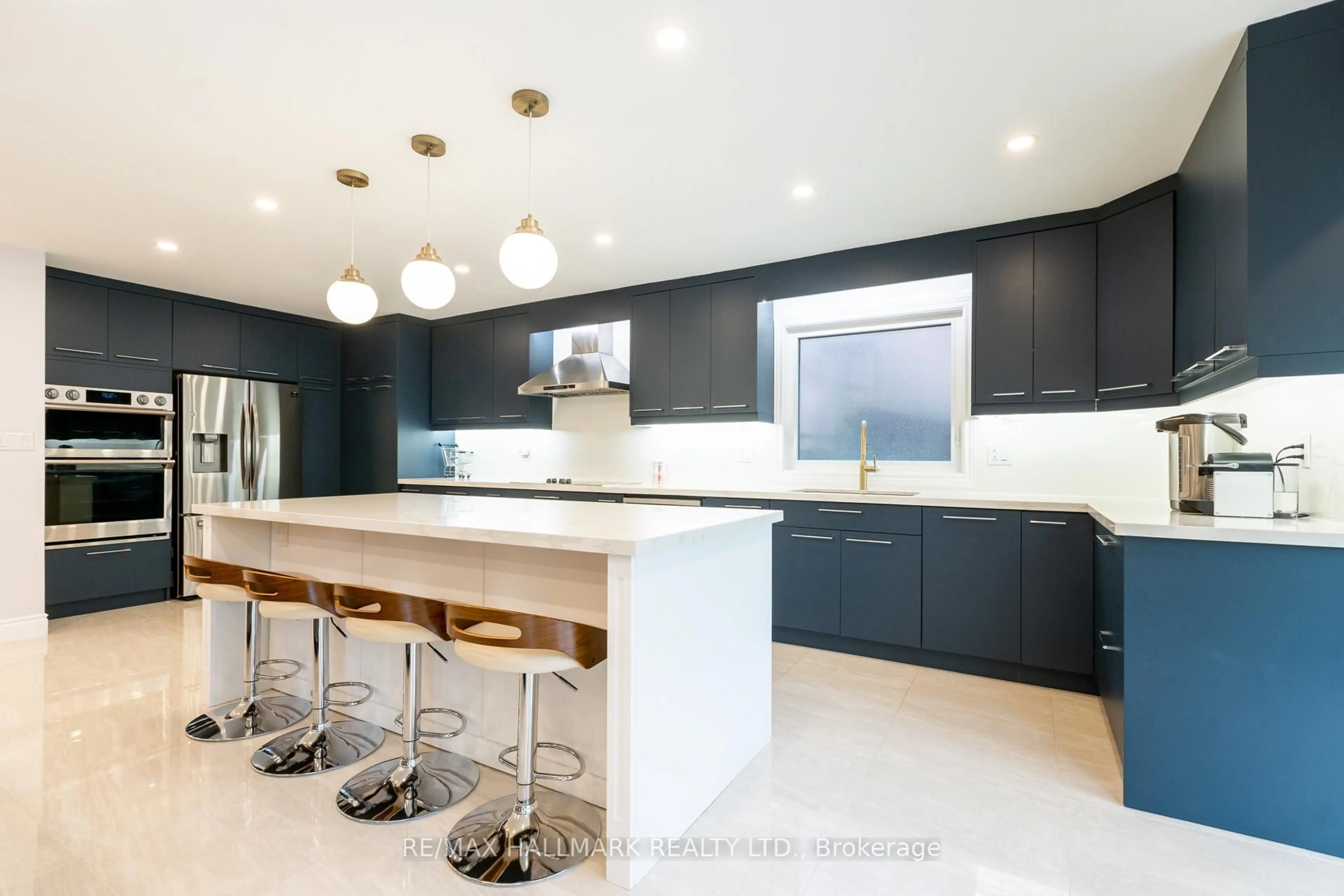 Contemporary kitchen, ceramic/tile floor for 1309 Sweetbirch Crt, Mississauga Ontario L5C 3R4