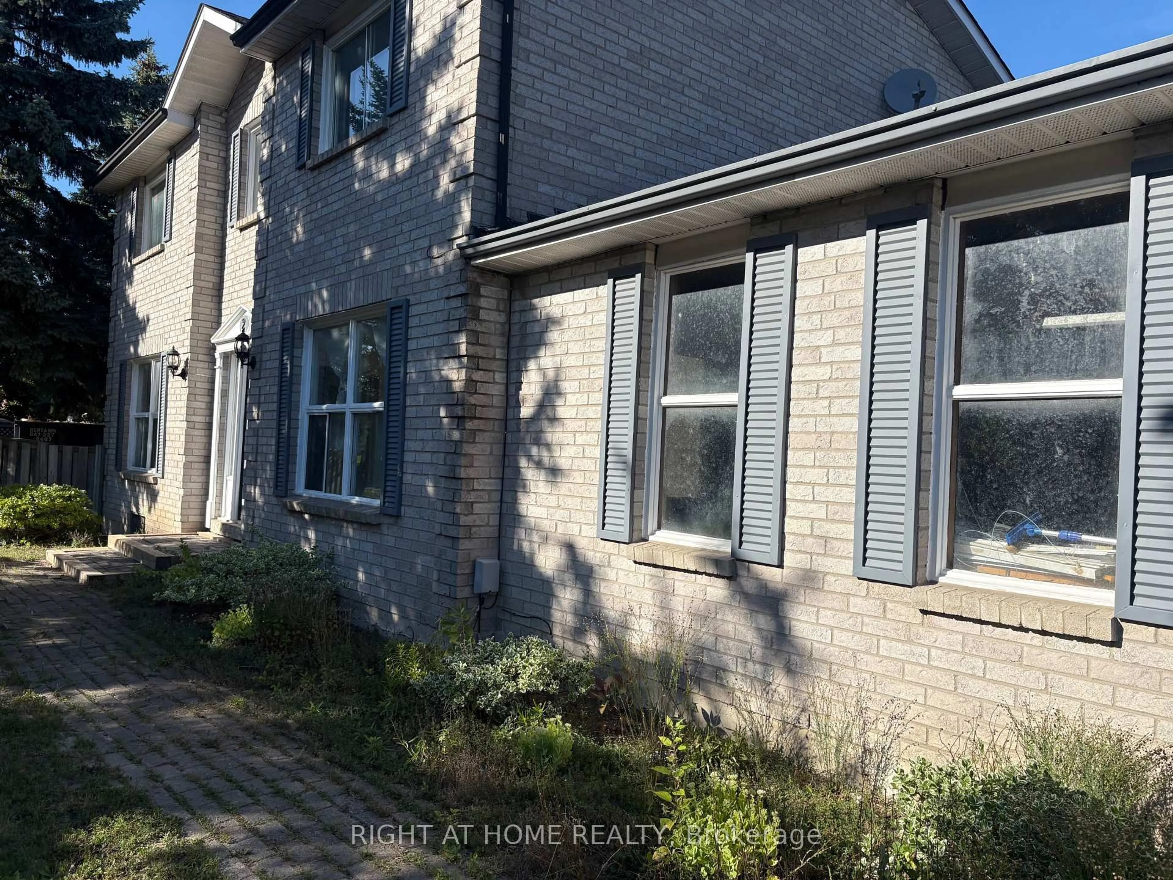 Home with brick exterior material, street for 2 Fountainbridge Dr, Caledon Ontario L7E 1P5