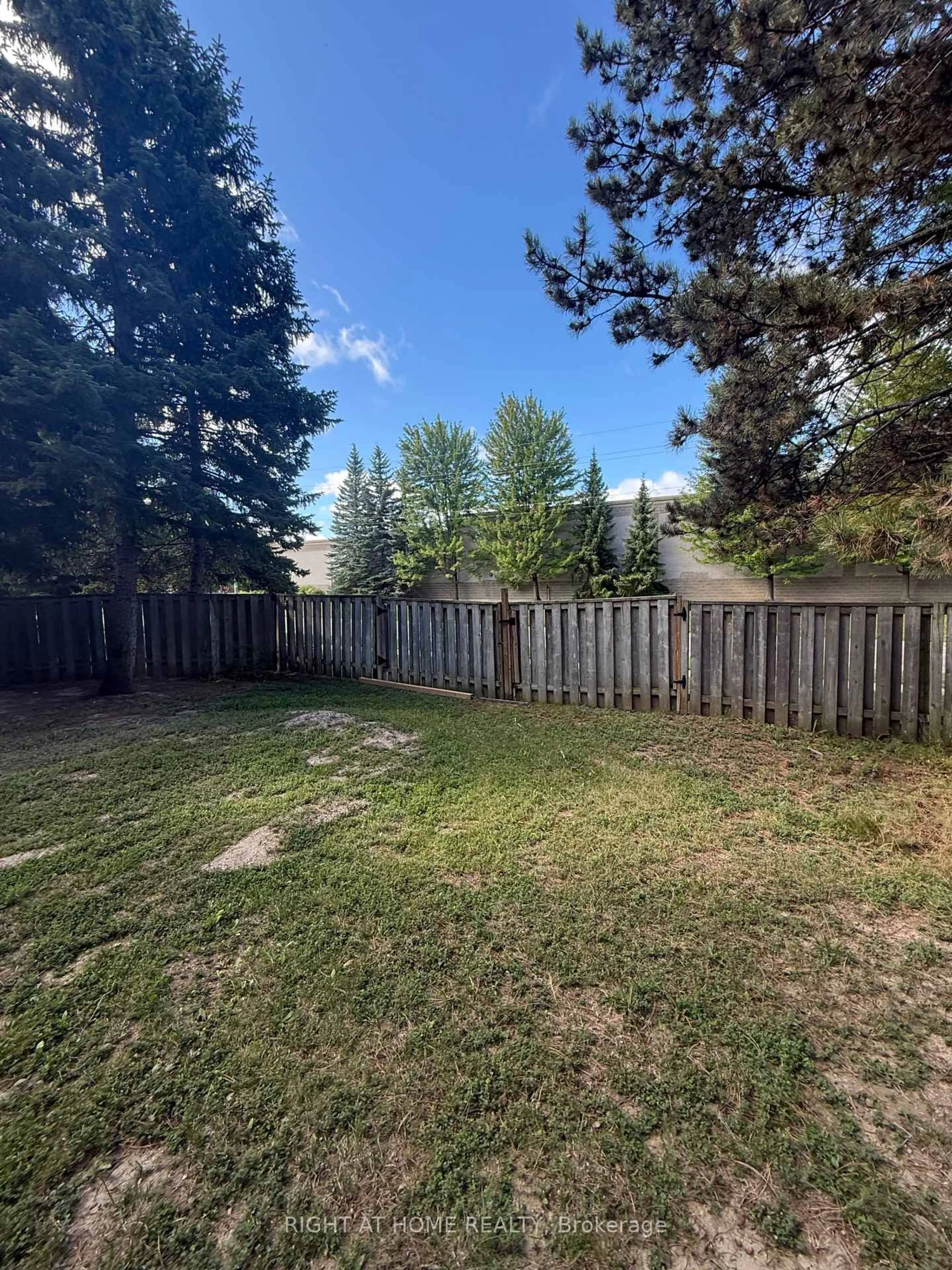 A pic from outside/outdoor area/front of a property/back of a property/a pic from drone, forest/trees view for 2 Fountainbridge Dr, Caledon Ontario L7E 1P5