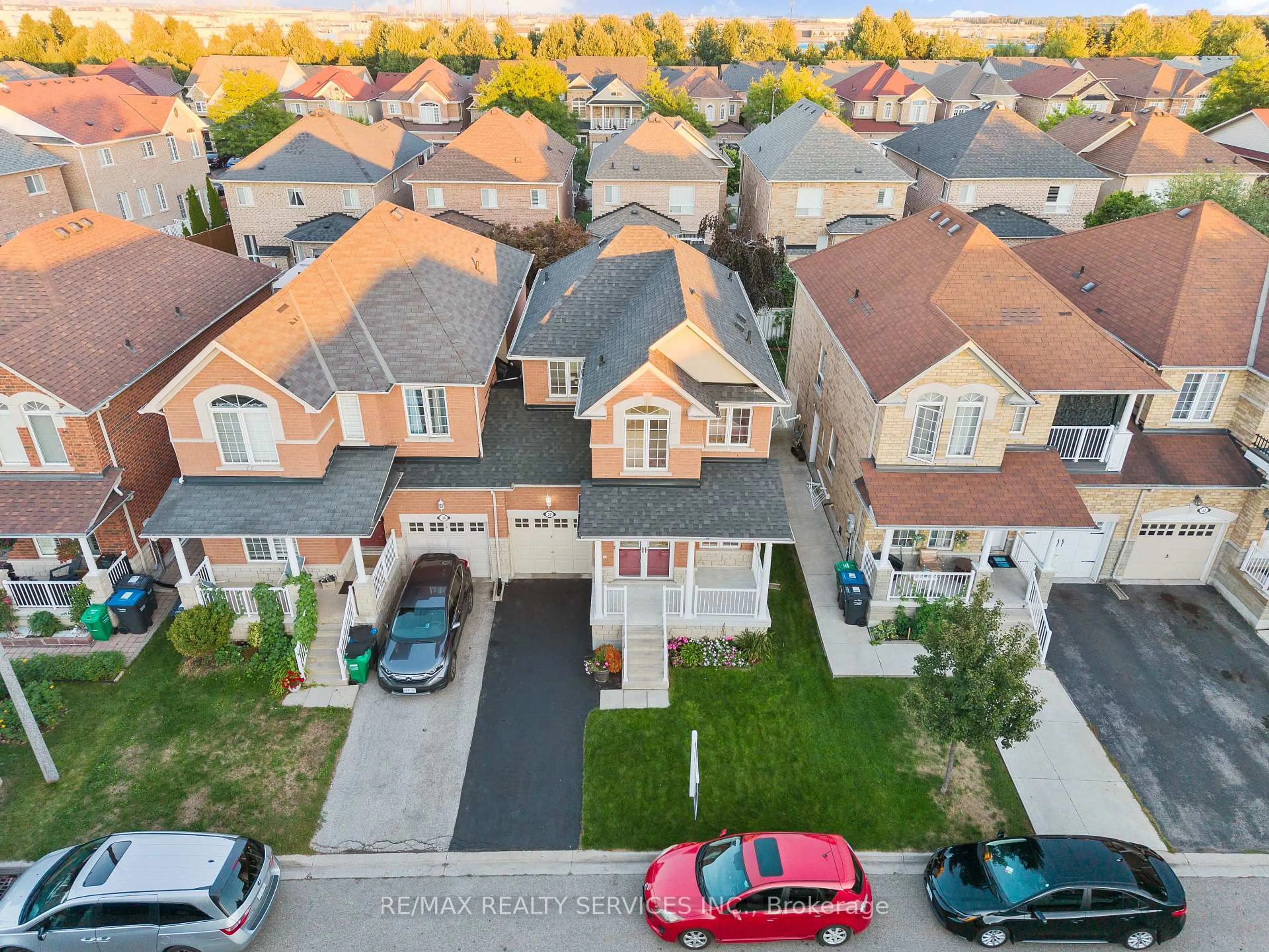A pic from outside/outdoor area/front of a property/back of a property/a pic from drone, street for 37 Overture Lane, Brampton Ontario L6S 6H8