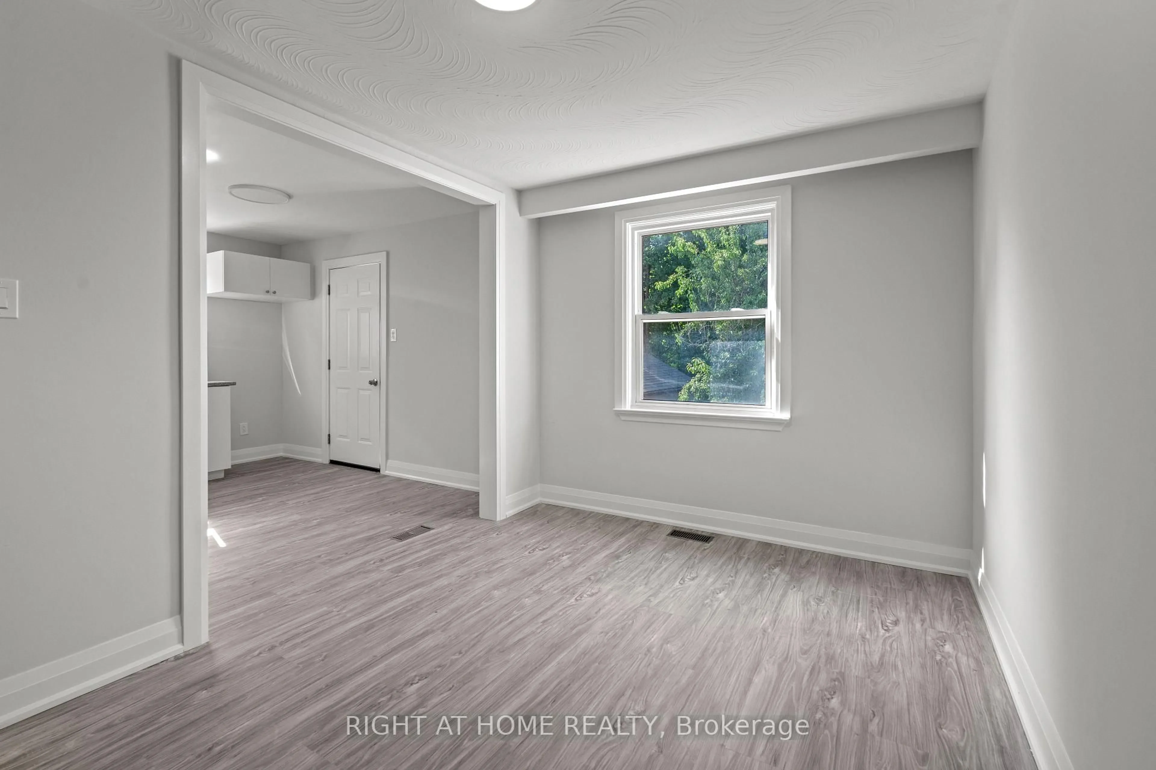 A pic of a room for 154 Edinborough Crt, Toronto Ontario M6N 2E8