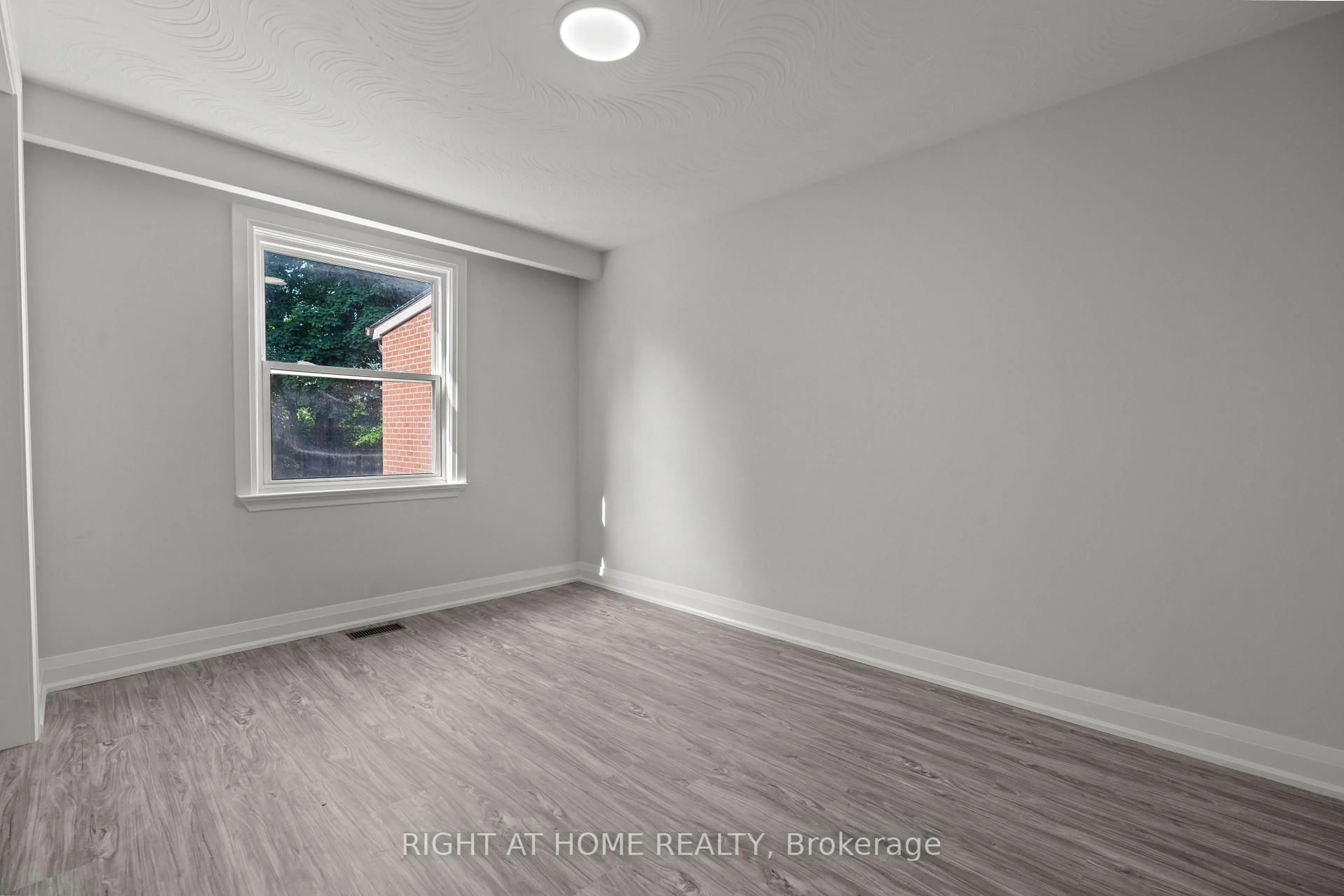 A pic of a room for 154 Edinborough Crt, Toronto Ontario M6N 2E8