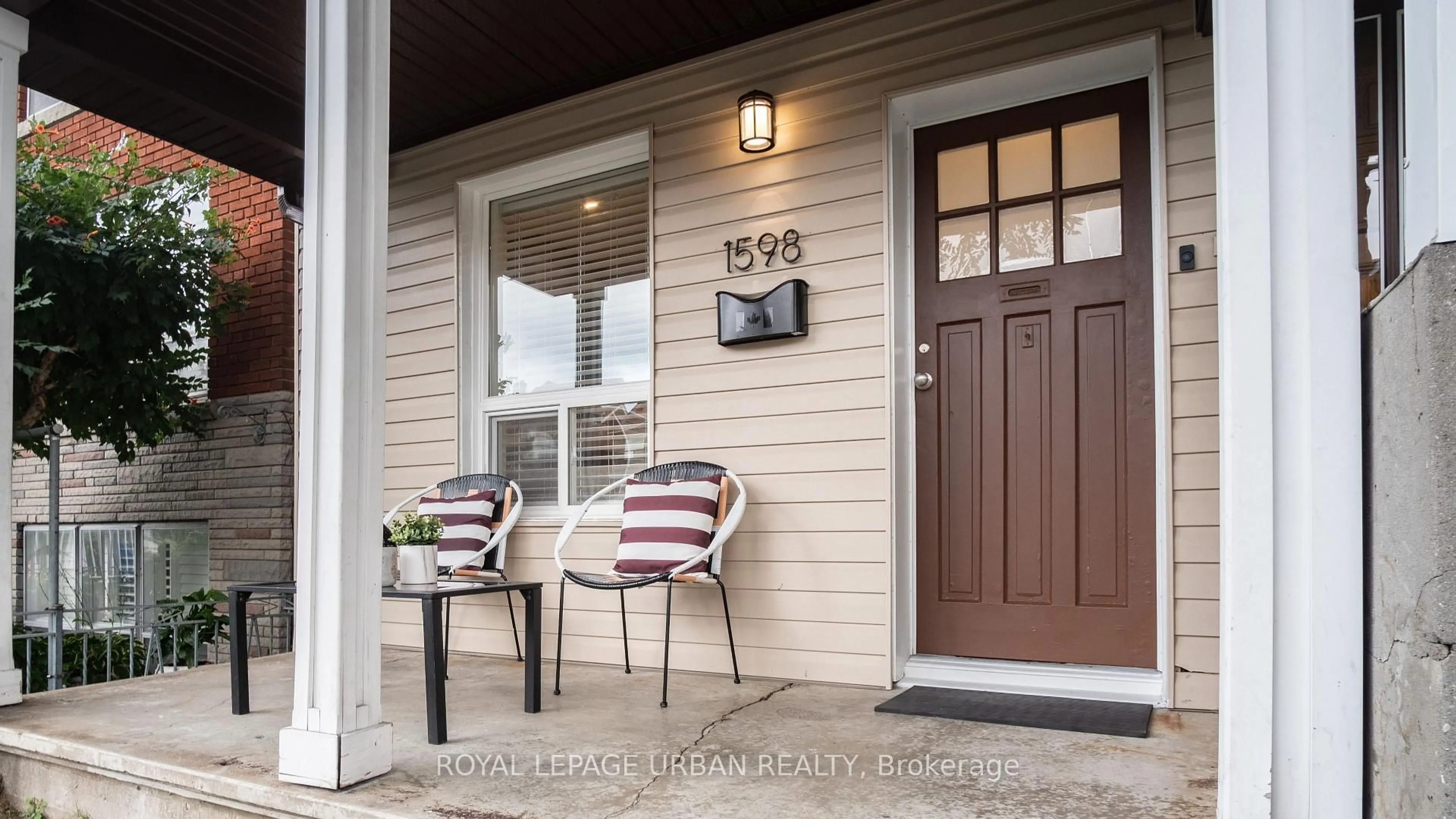 Indoor entryway for 1598 Dufferin St, Toronto Ontario M6H 3L6