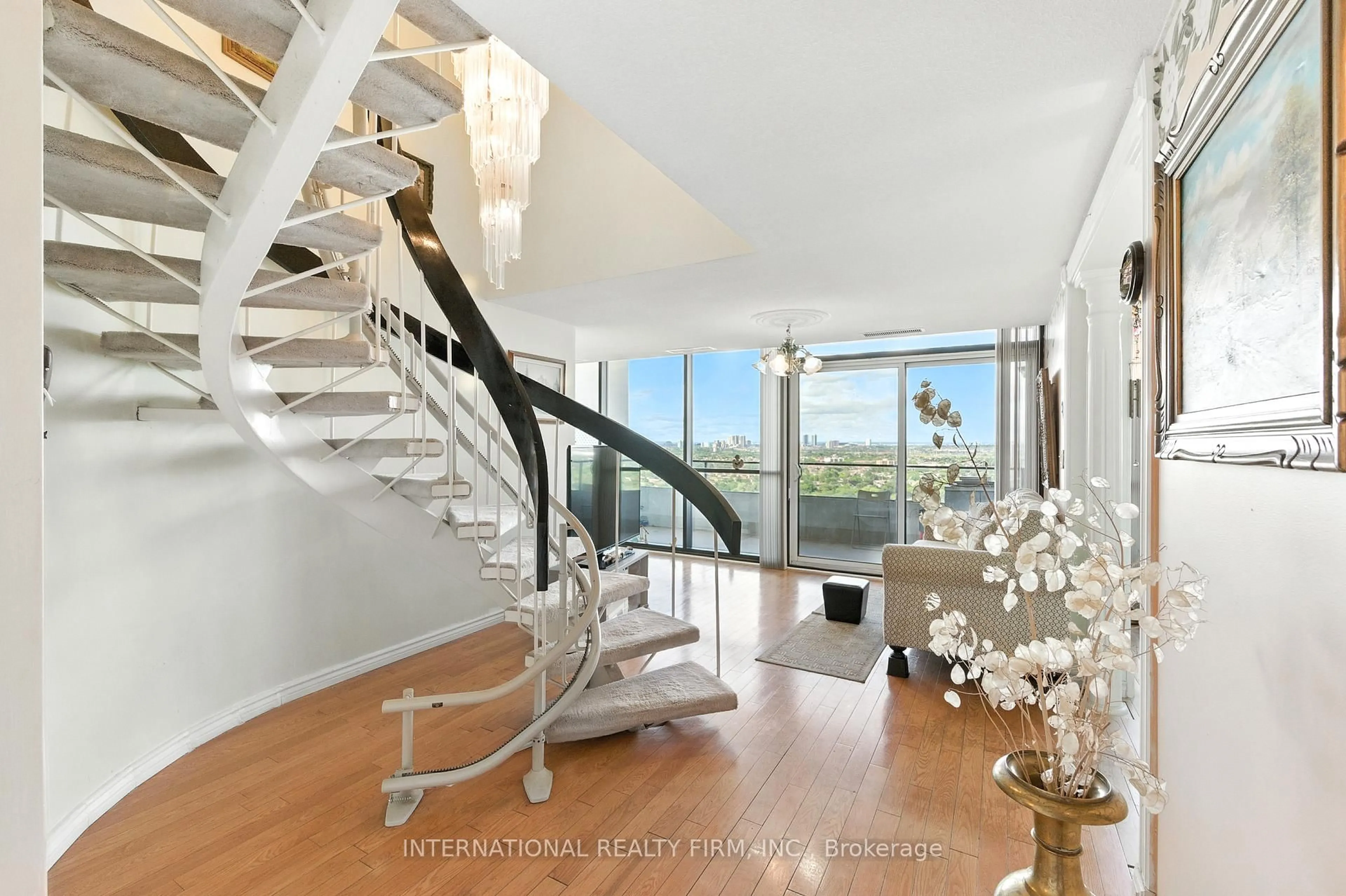 Indoor foyer for 1333 Bloor St #2608, Mississauga Ontario L4Y 3T6