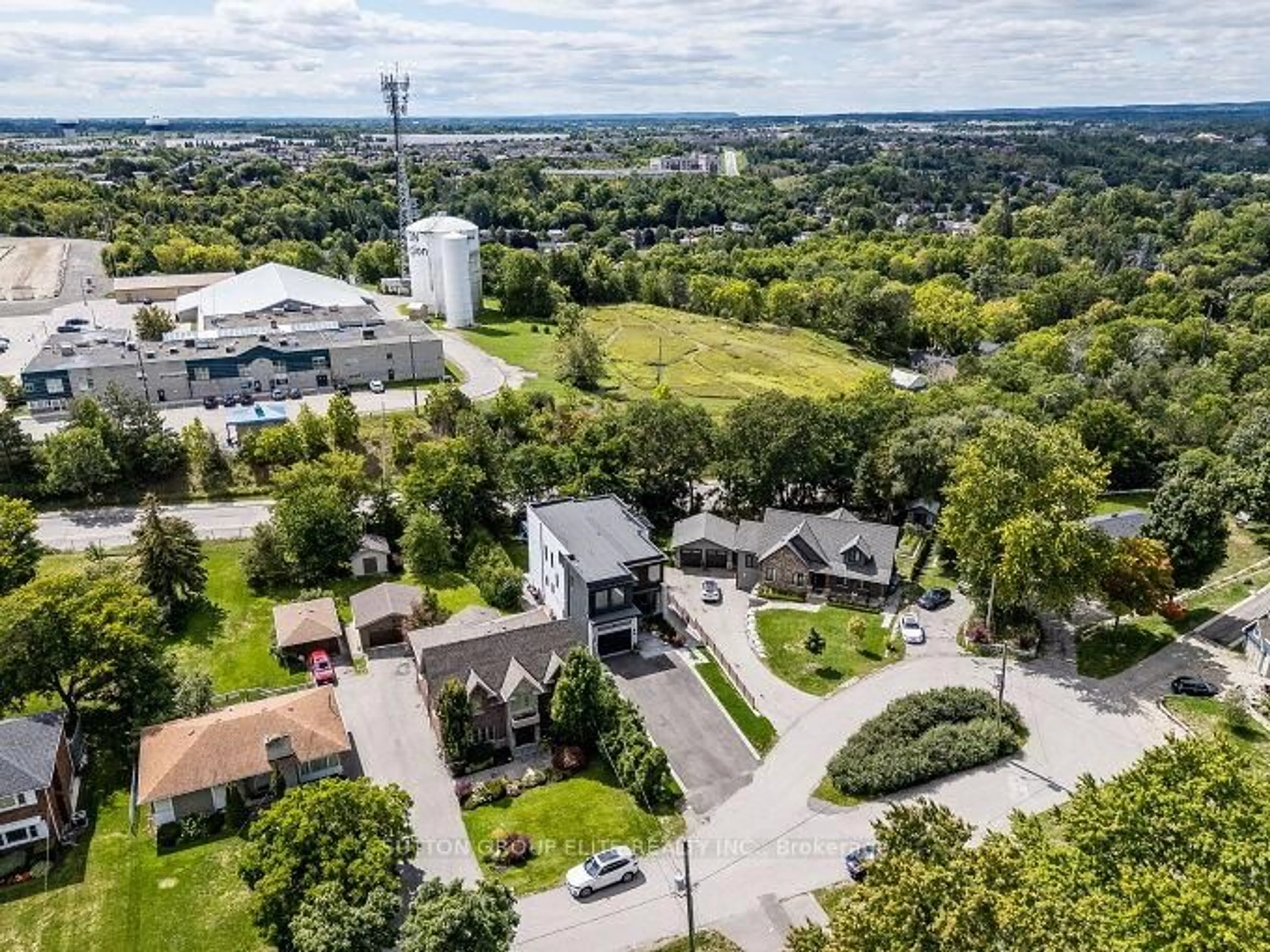 A pic from outside/outdoor area/front of a property/back of a property/a pic from drone, unknown for 128 Haines Dr, Caledon Ontario L7E 2C4
