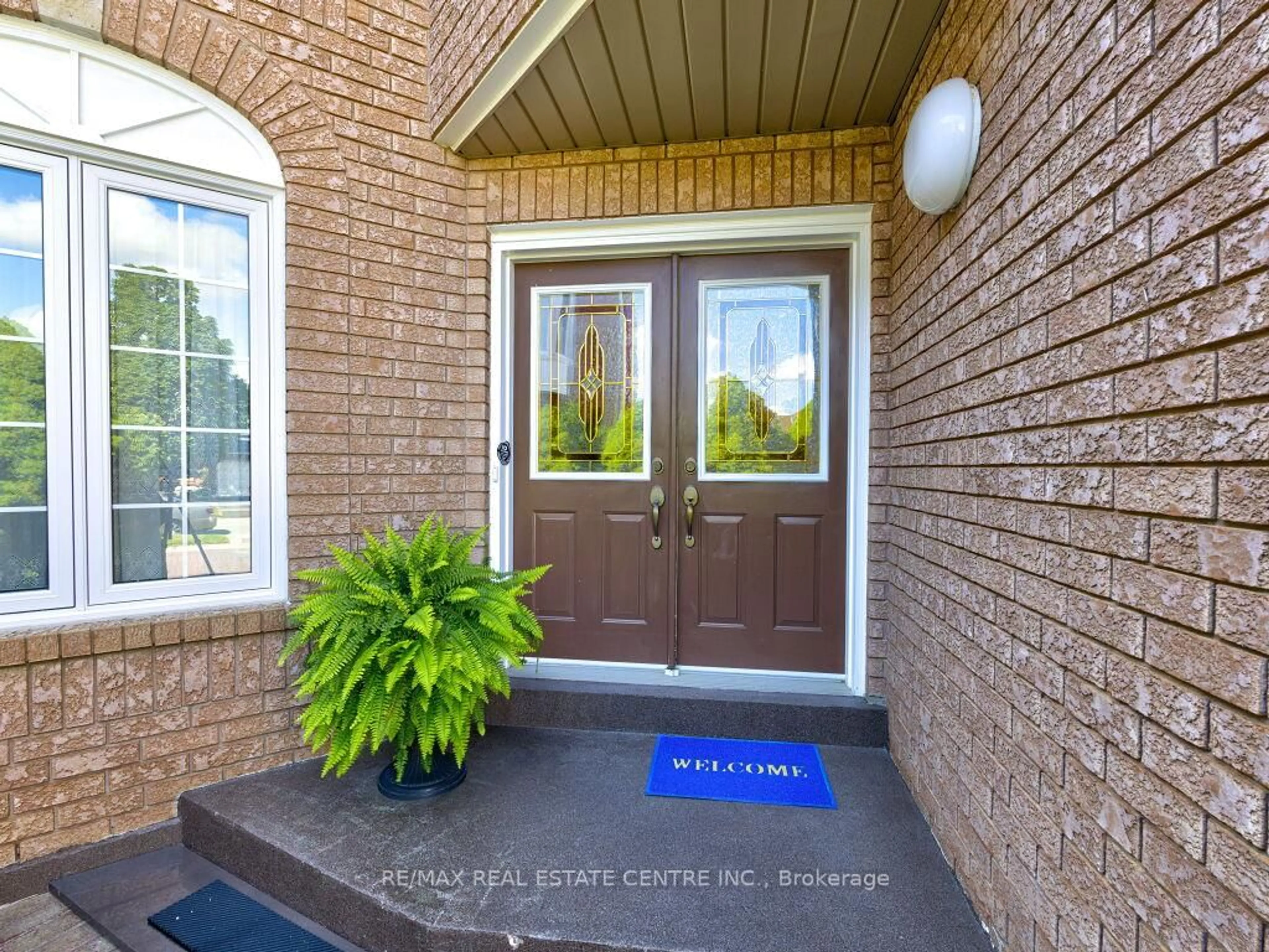 Indoor entryway for 1078 windsor hill Blvd, Mississauga Ontario L5V 1P4
