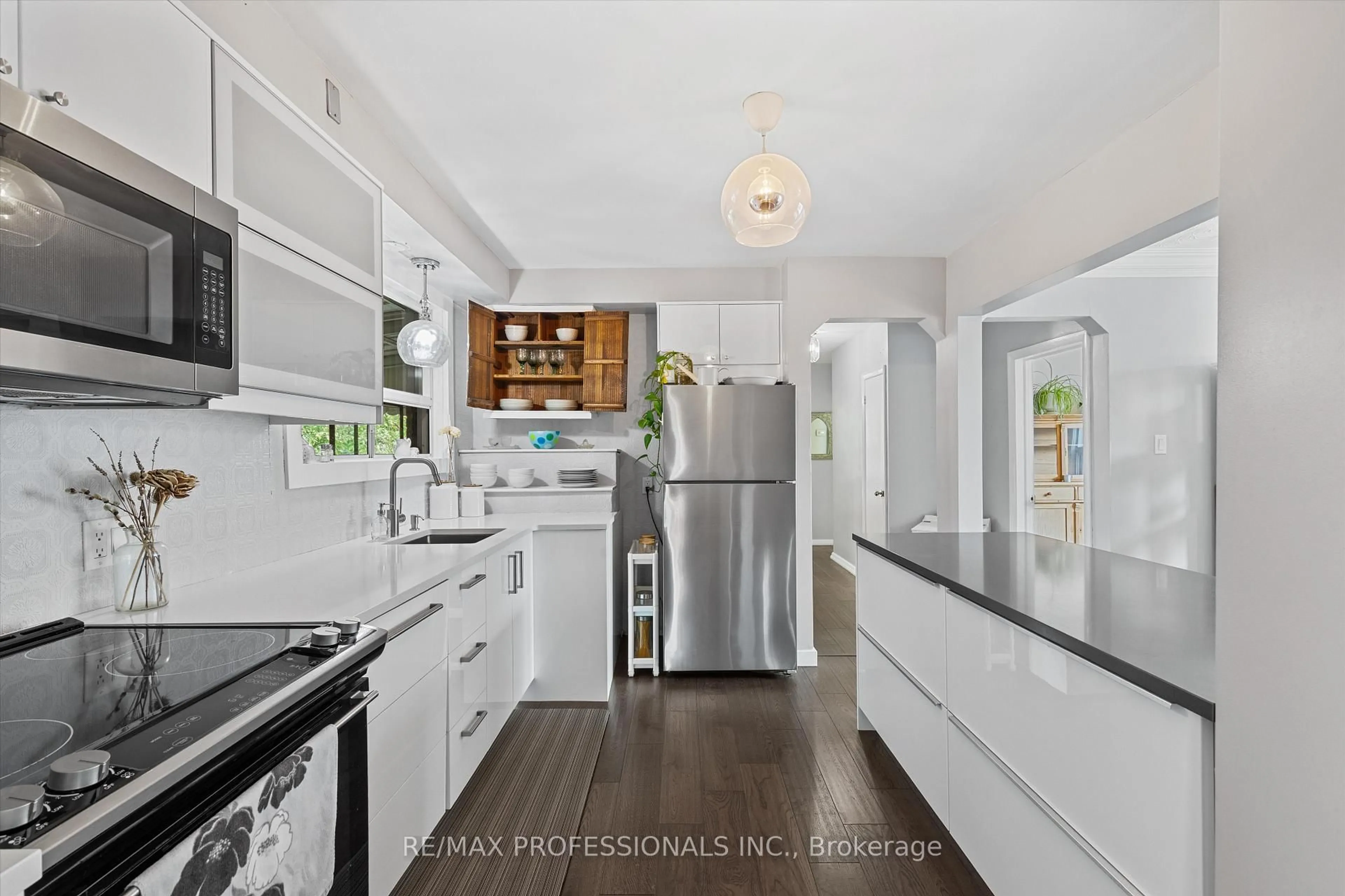 Open concept kitchen, ceramic/tile floor for 17 Allonsius Dr, Toronto Ontario M9C 3N4