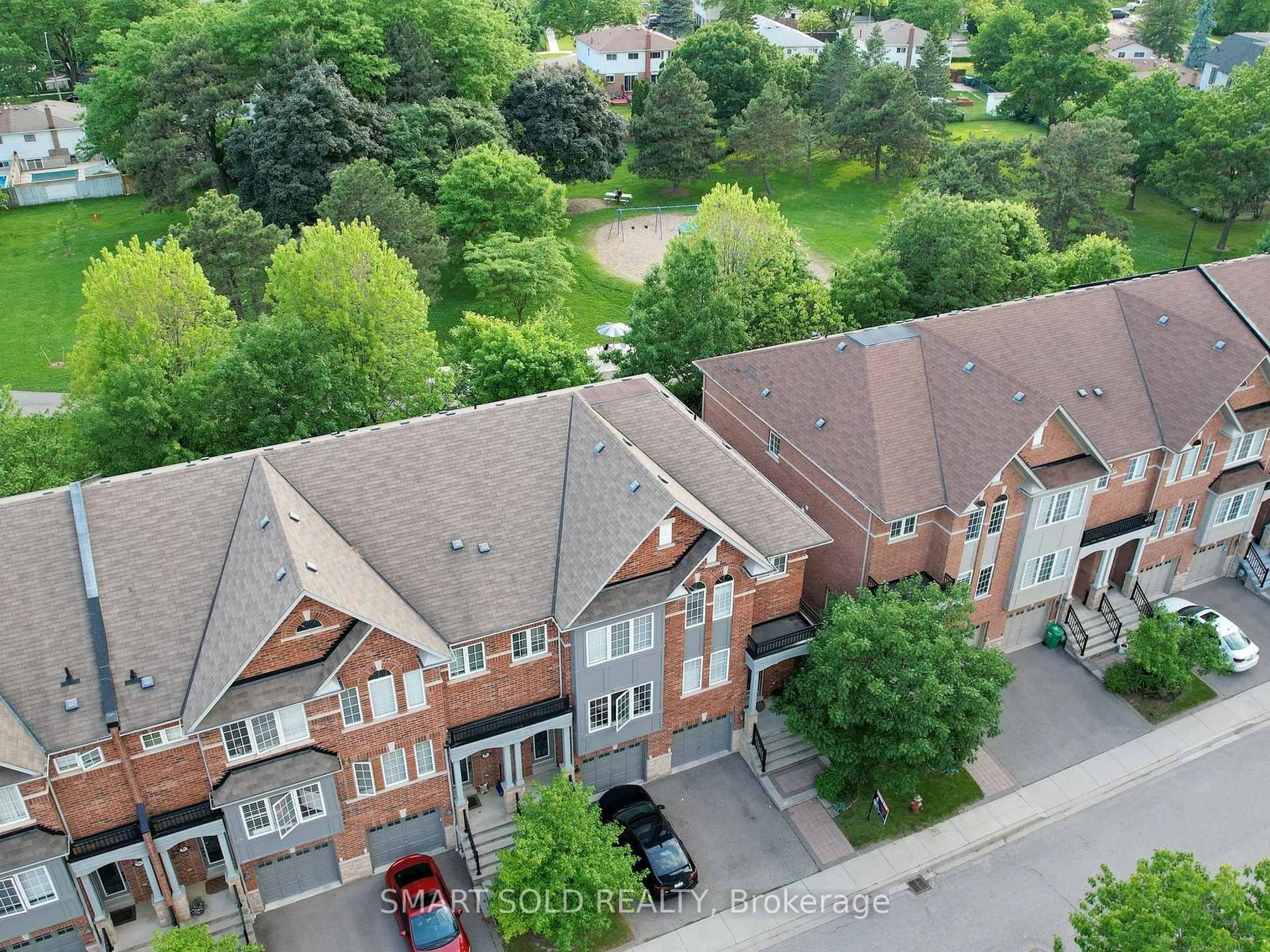 A pic from outside/outdoor area/front of a property/back of a property/a pic from drone, city buildings view from balcony for 230 Paisley Blvd #26, Mississauga Ontario L5B 0C5