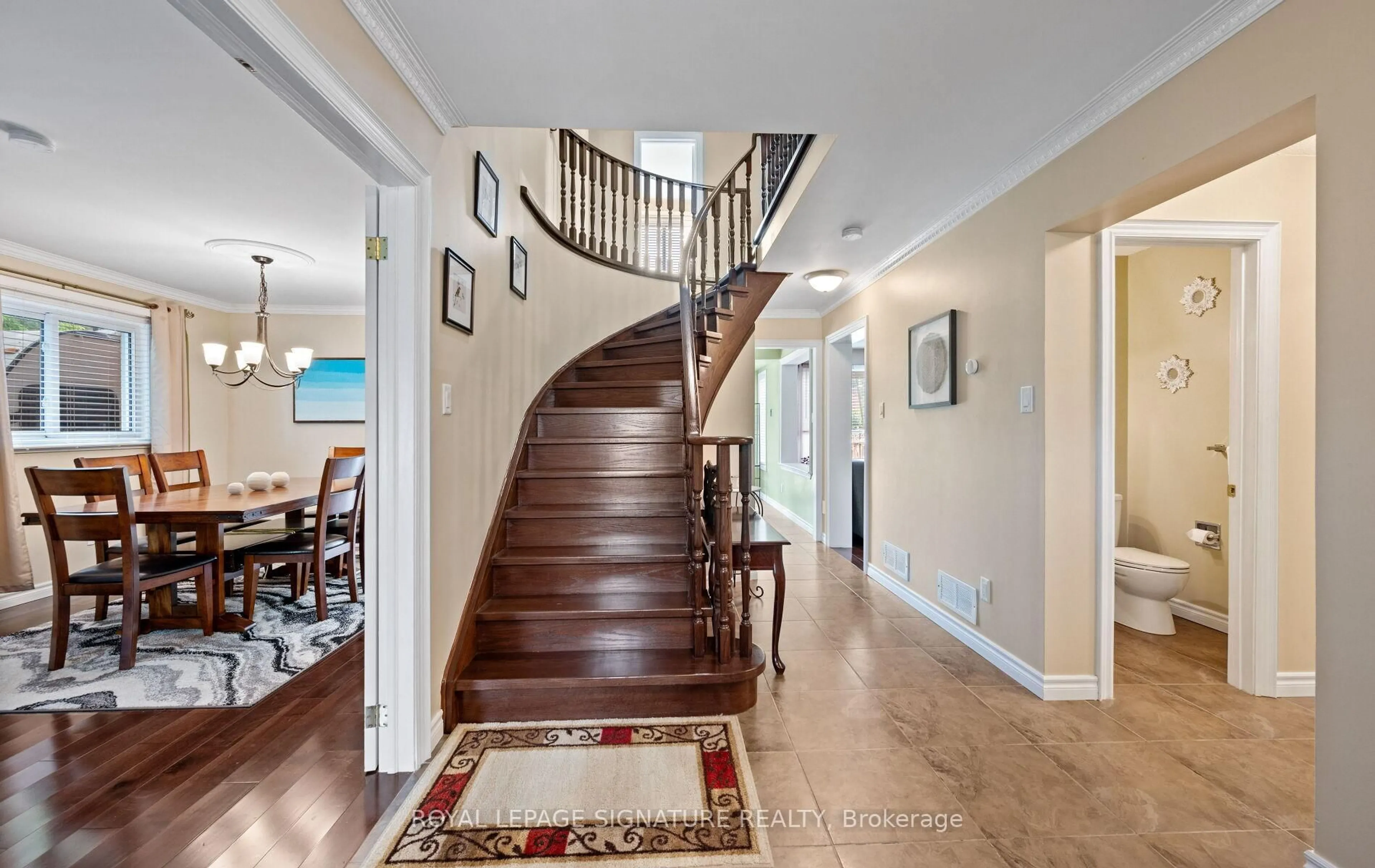 Indoor foyer for 388 Bud Gregory Blvd, Mississauga Ontario L4Z 2P8