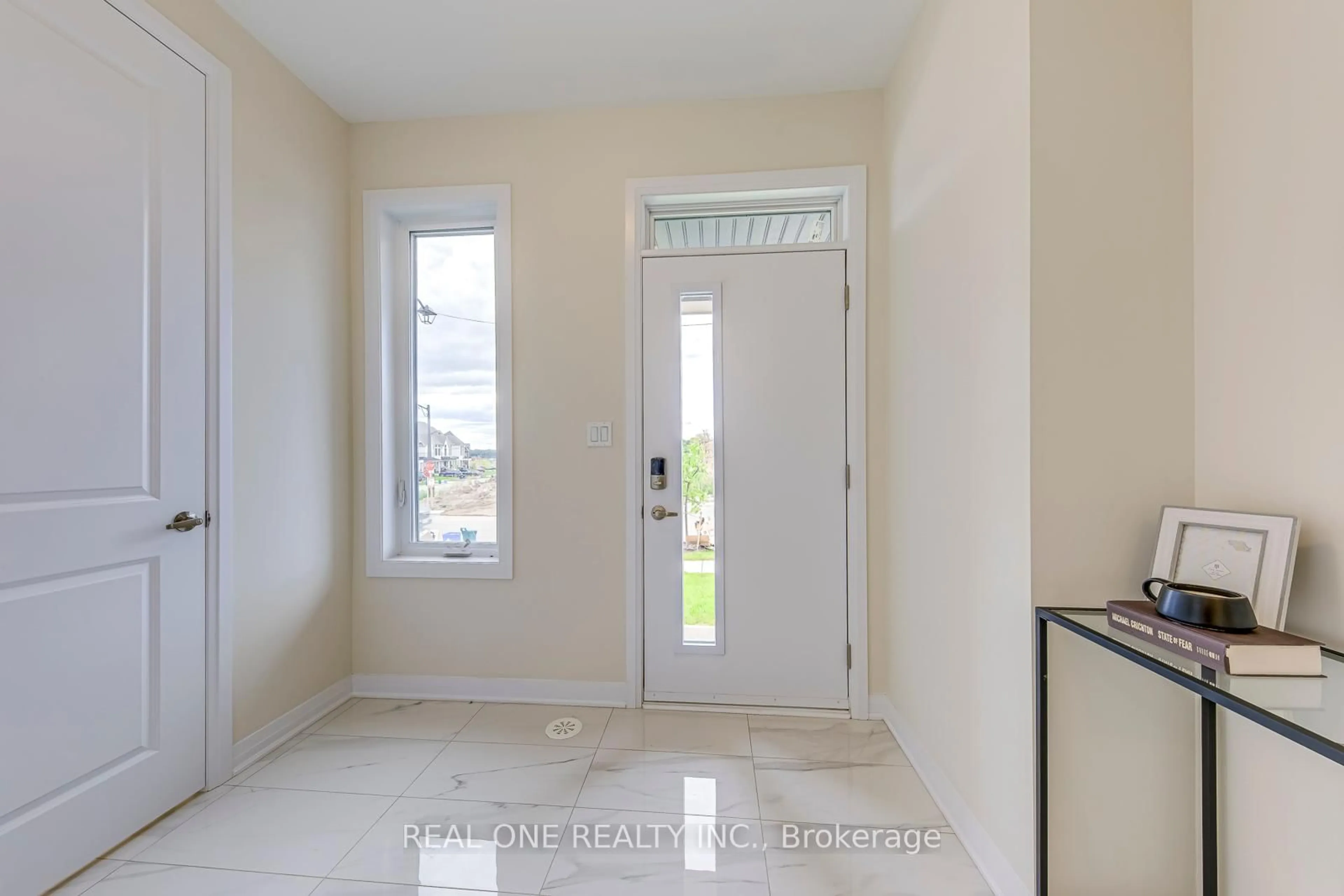 Indoor entryway for 3497 Post Rd, Oakville Ontario L6H 7W5
