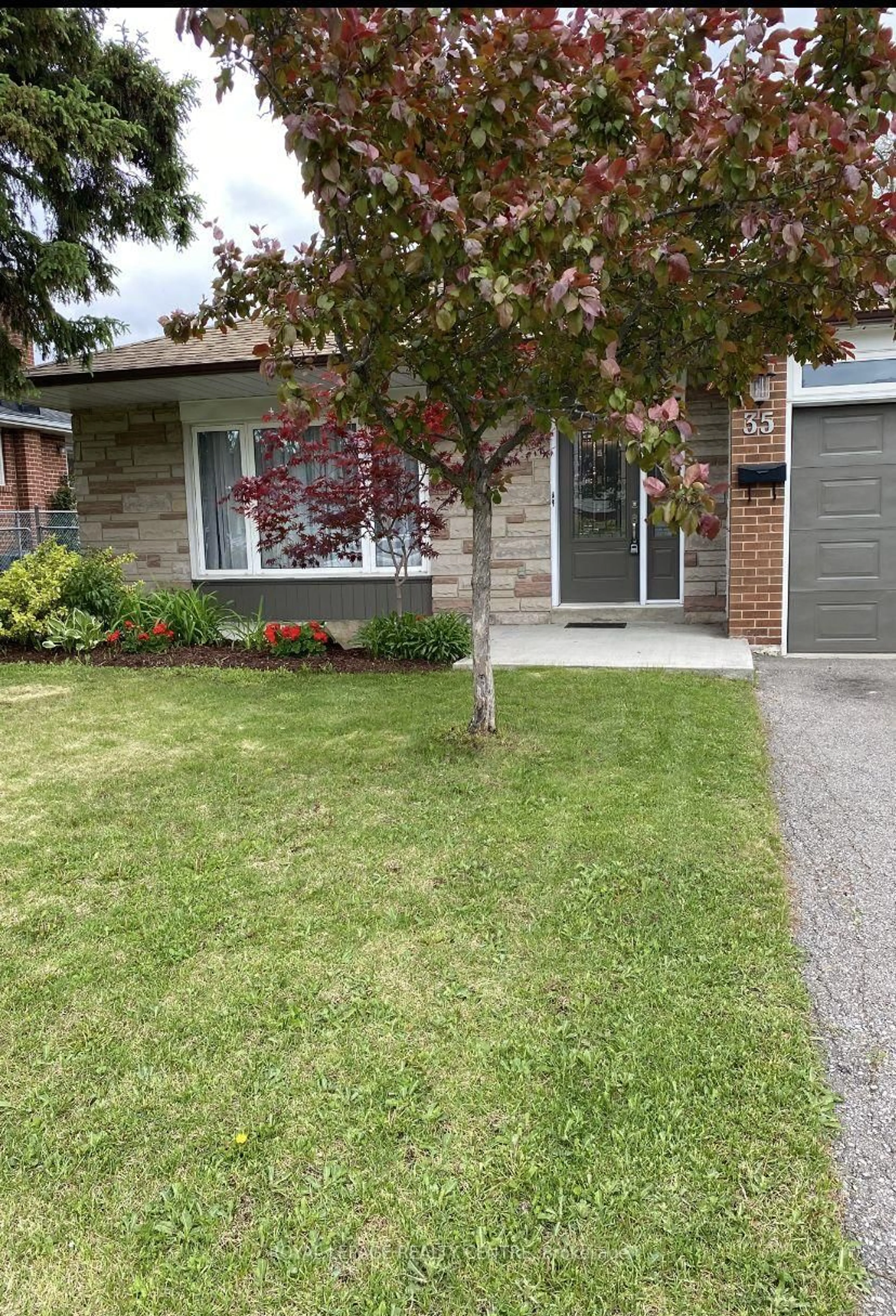 Unknown for 35 Aintree Cres, Brampton Ontario L6T 2T2