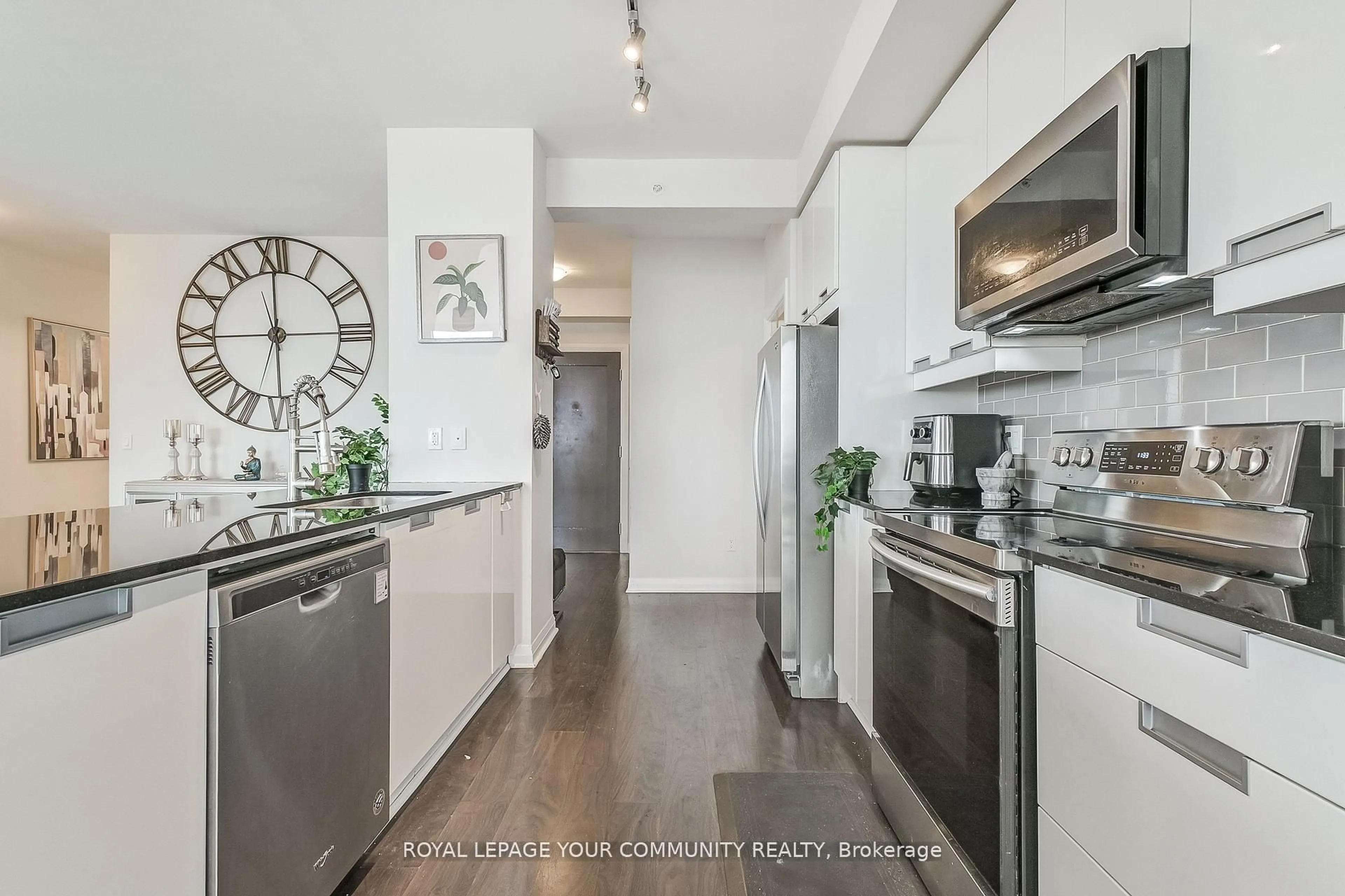 Open concept kitchen, ceramic/tile floor for 75 Eglinton Ave #2702, Mississauga Ontario L5R 0E5