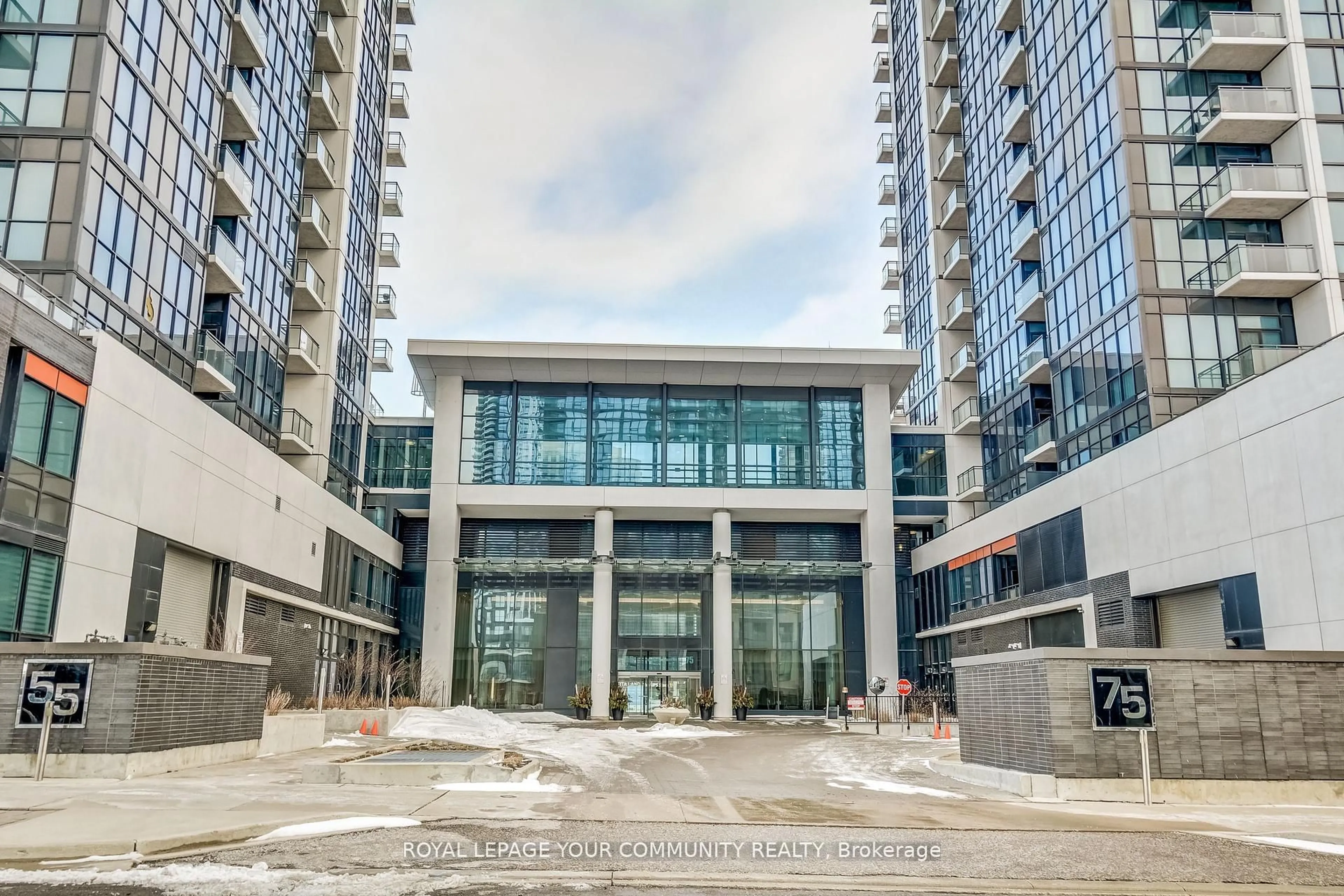 Indoor foyer for 75 Eglinton Ave #2702, Mississauga Ontario L5R 0E5