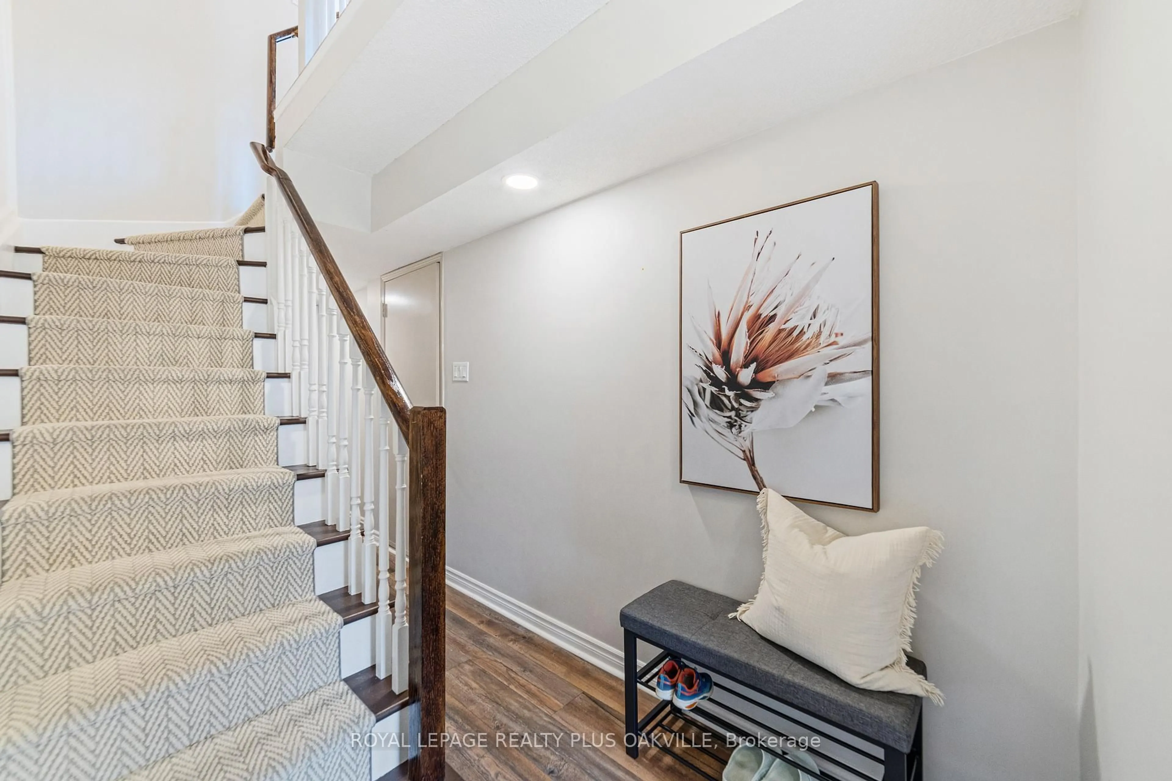 Indoor entryway for 2300 Brays Lane #55, Oakville Ontario L6M 3J9