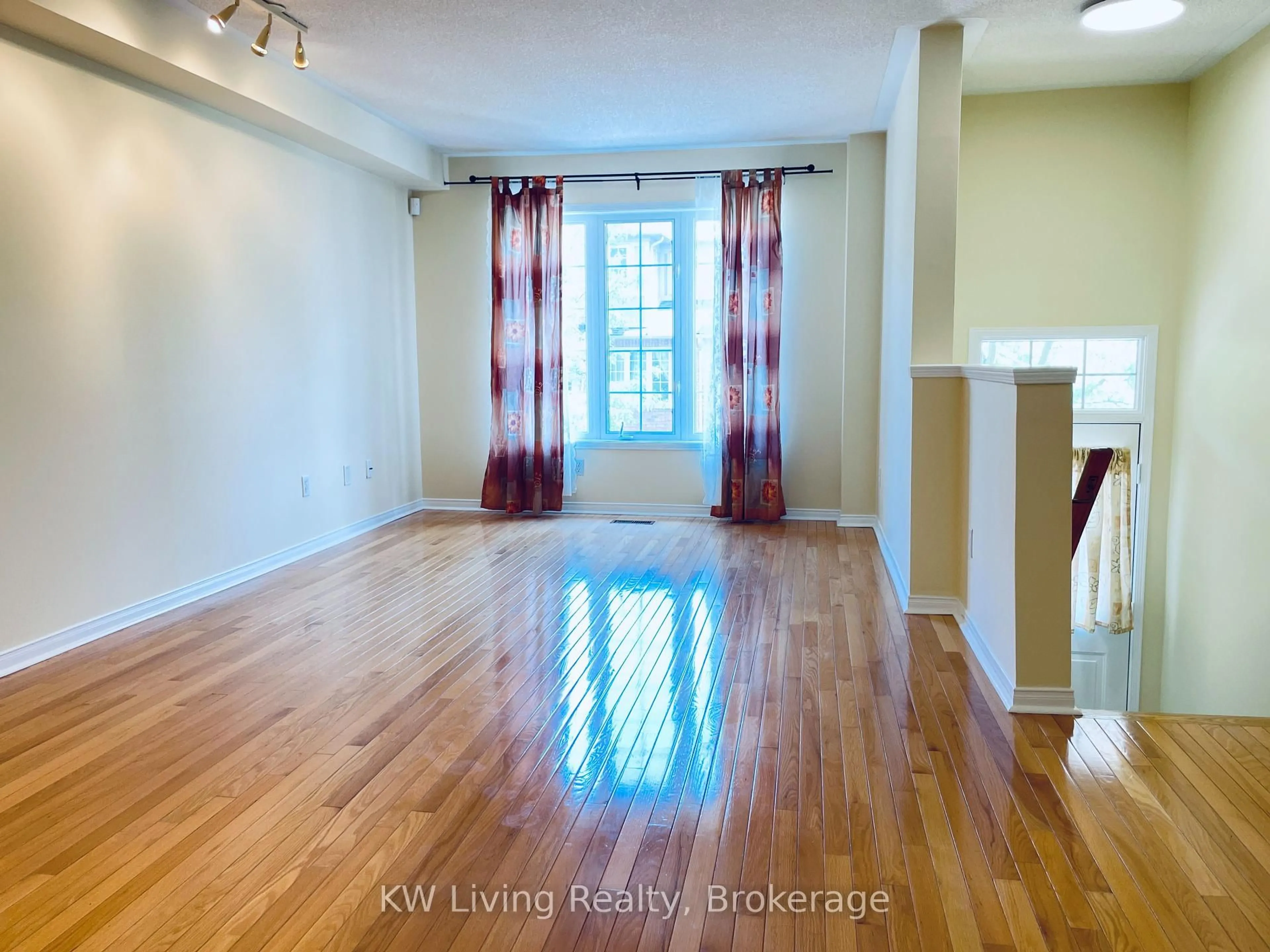 Unknown for 5055 Heatherleigh Ave #6, Mississauga Ontario L5V 2R6