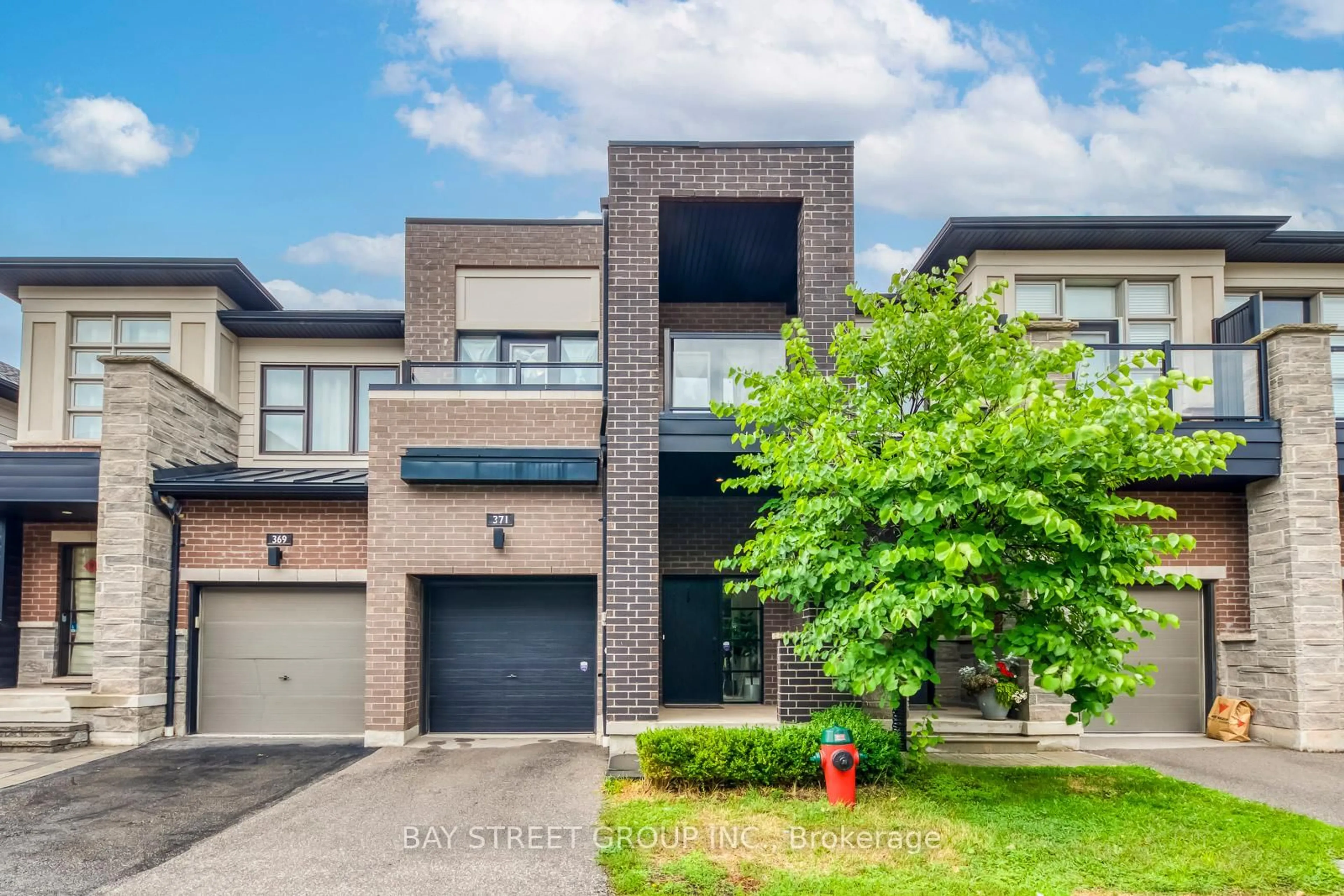 Home with brick exterior material, street for 371 Athabasca Common, Oakville Ontario L6H 0R5