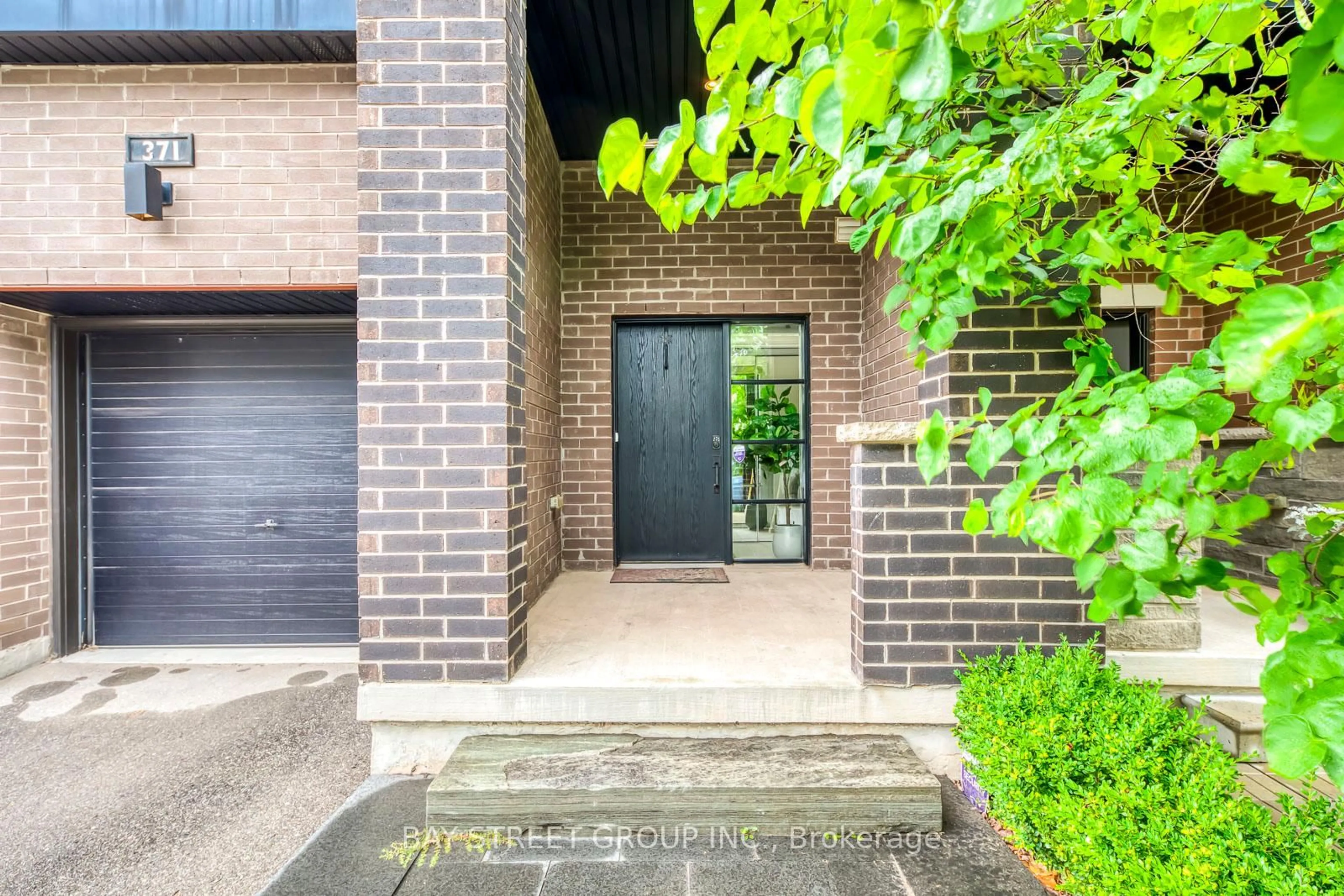 Home with brick exterior material, street for 371 Athabasca Common, Oakville Ontario L6H 0R5