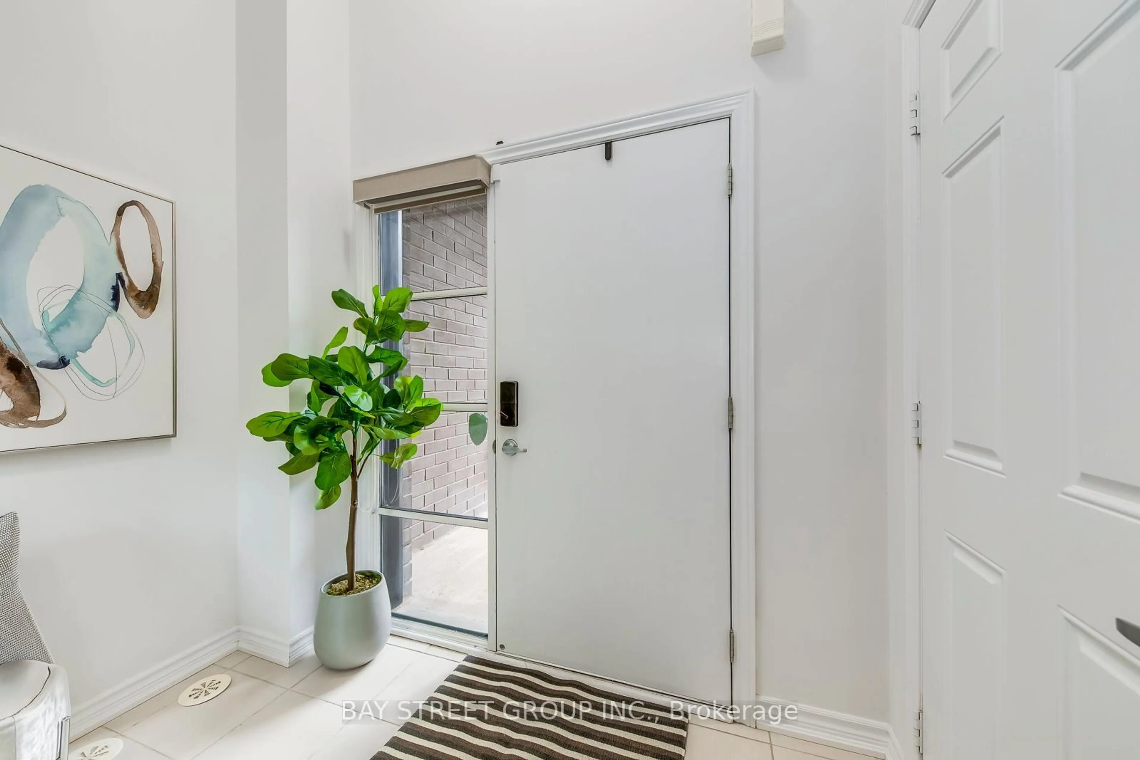 Indoor entryway for 371 Athabasca Common, Oakville Ontario L6H 0R5