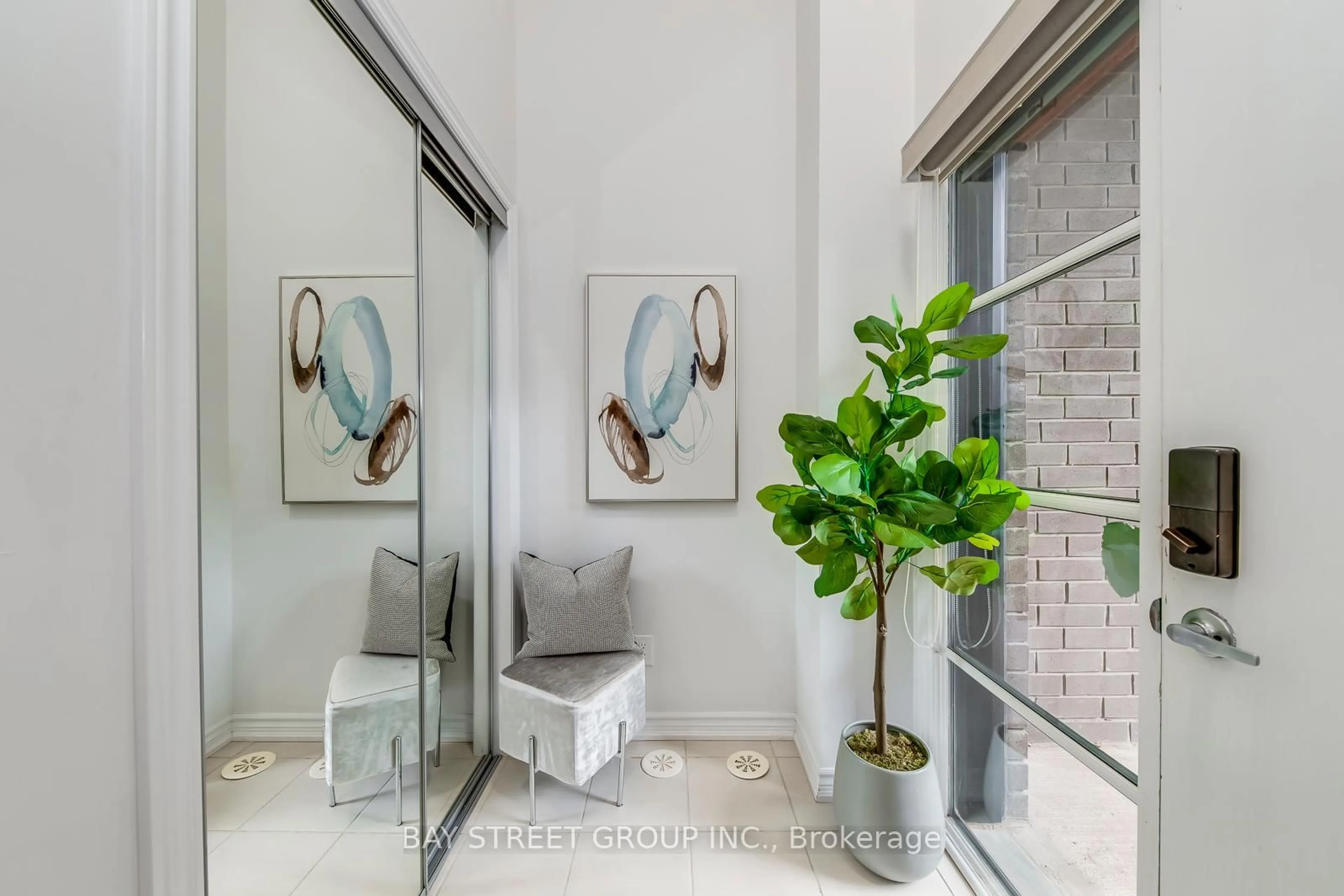 Indoor entryway for 371 Athabasca Common, Oakville Ontario L6H 0R5