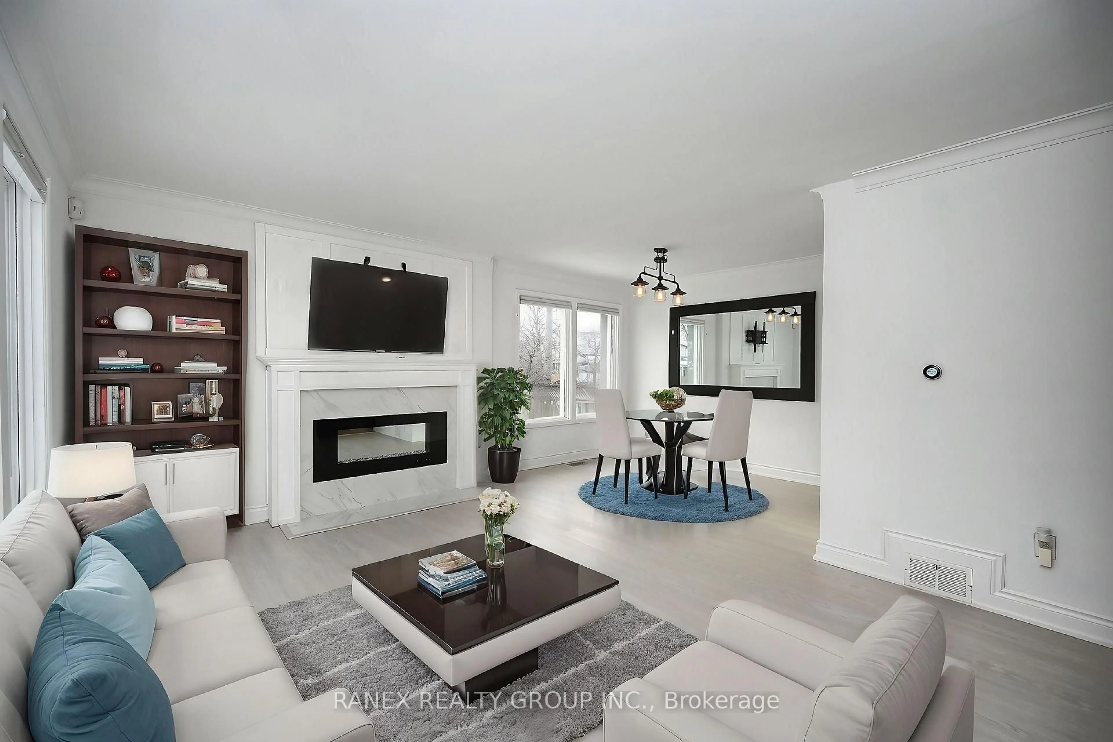 Living room with furniture, unknown for 76 Eldomar Ave, Brampton Ontario L6W 1R3