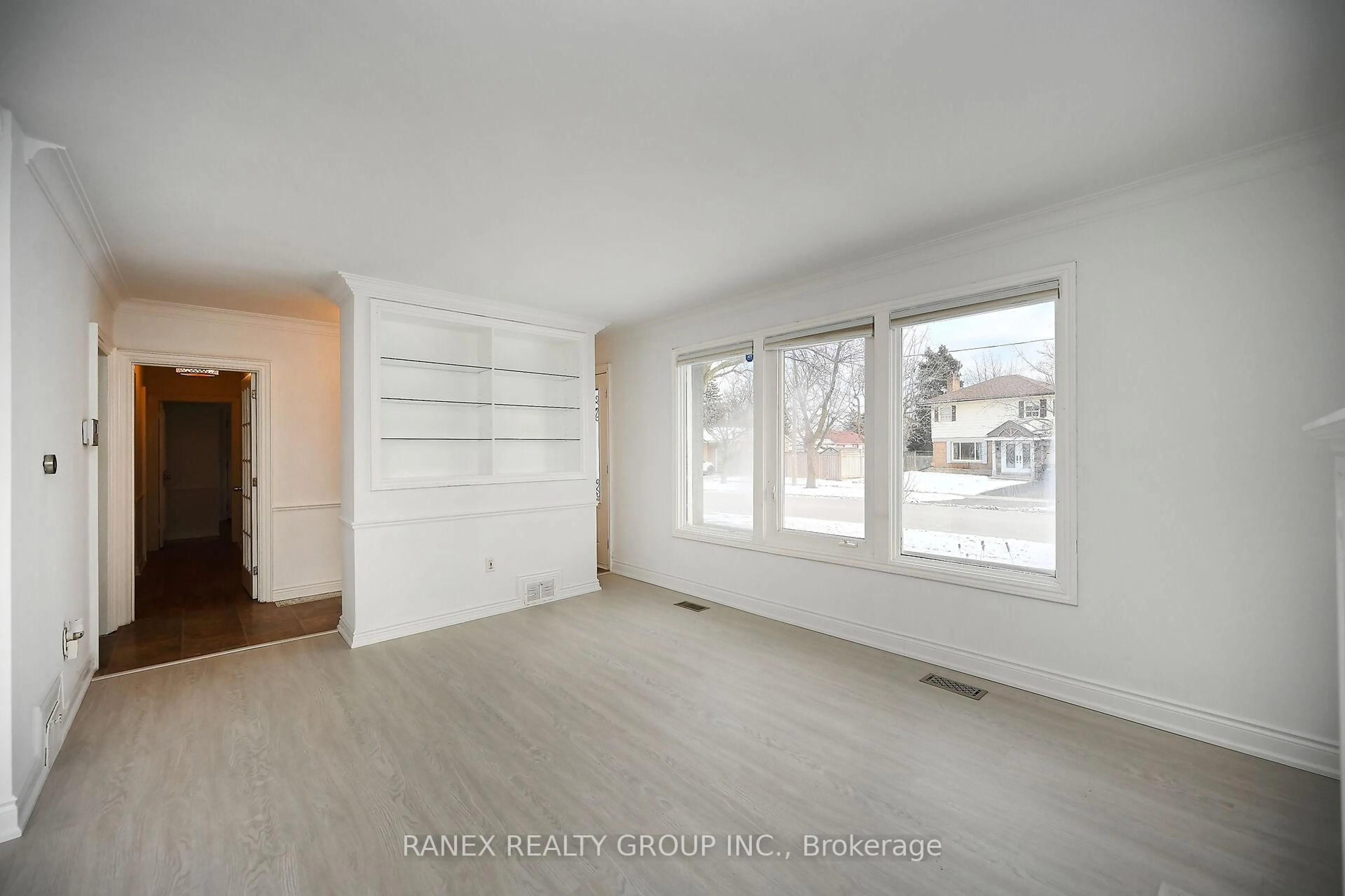 A pic of a room for 76 Eldomar Ave, Brampton Ontario L6W 1R3