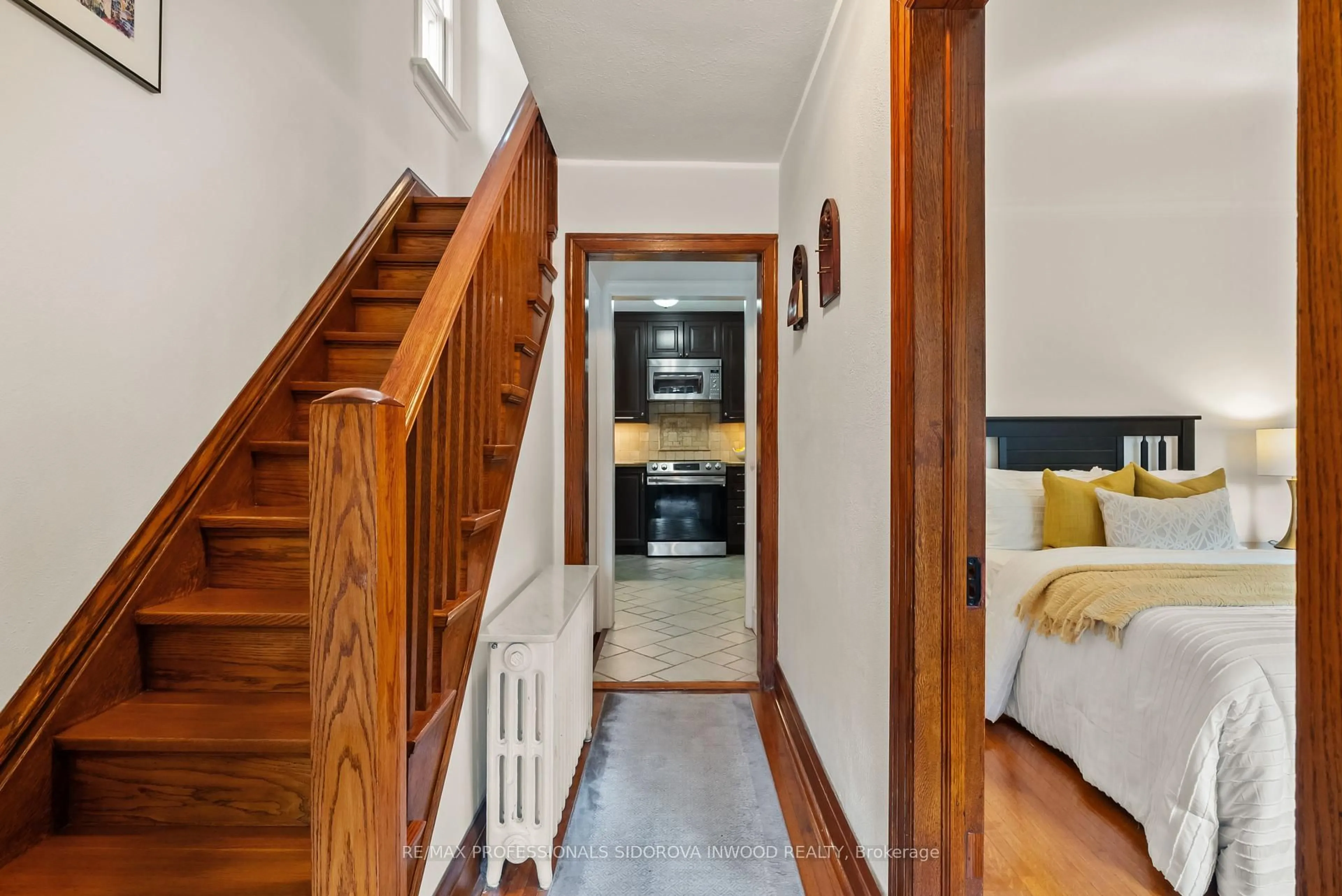 Indoor entryway for 38 Warren Cres, Toronto Ontario M6S 4S2