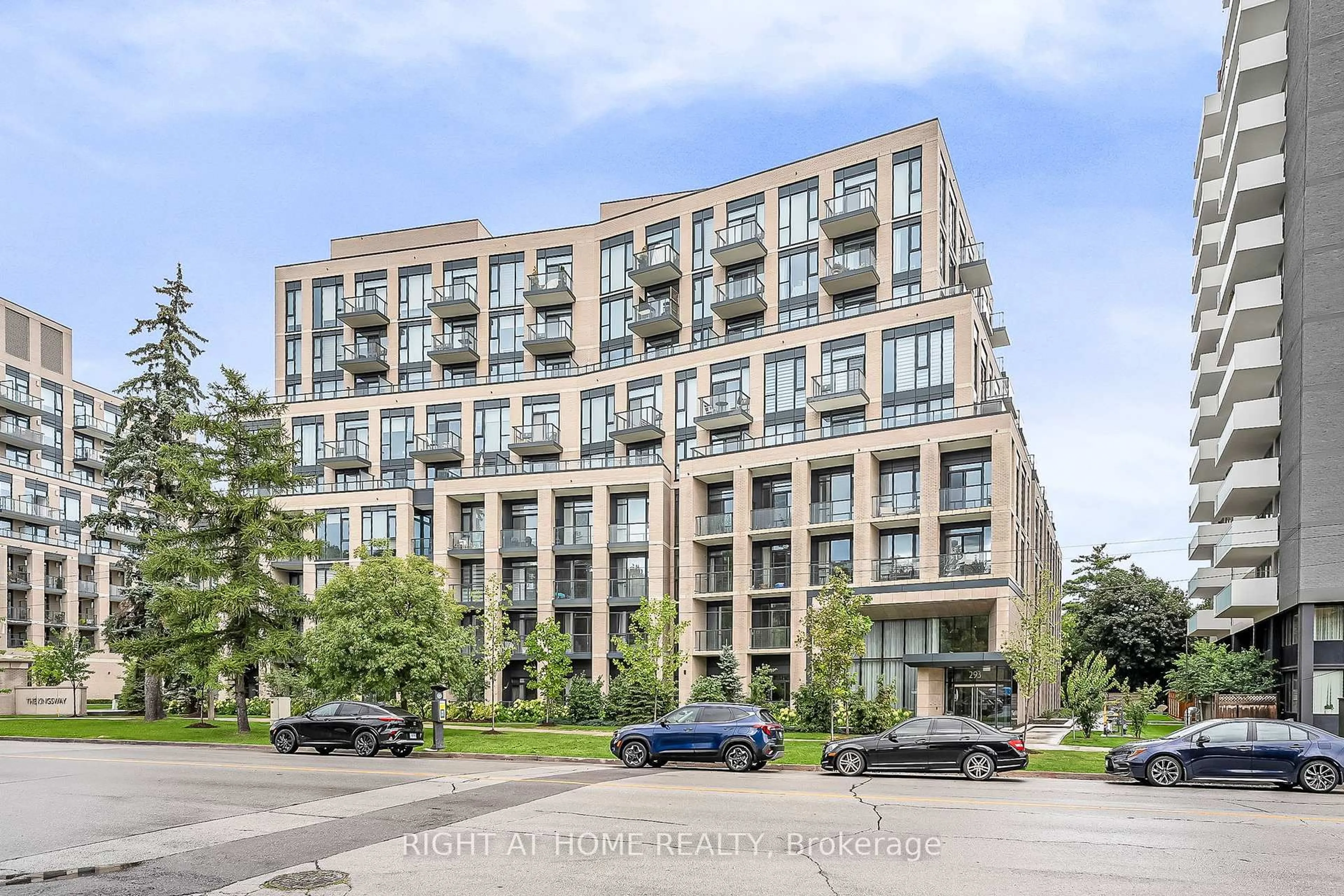 Blurry image for 293 The Kingsway #705, Toronto Ontario M9A 0E8