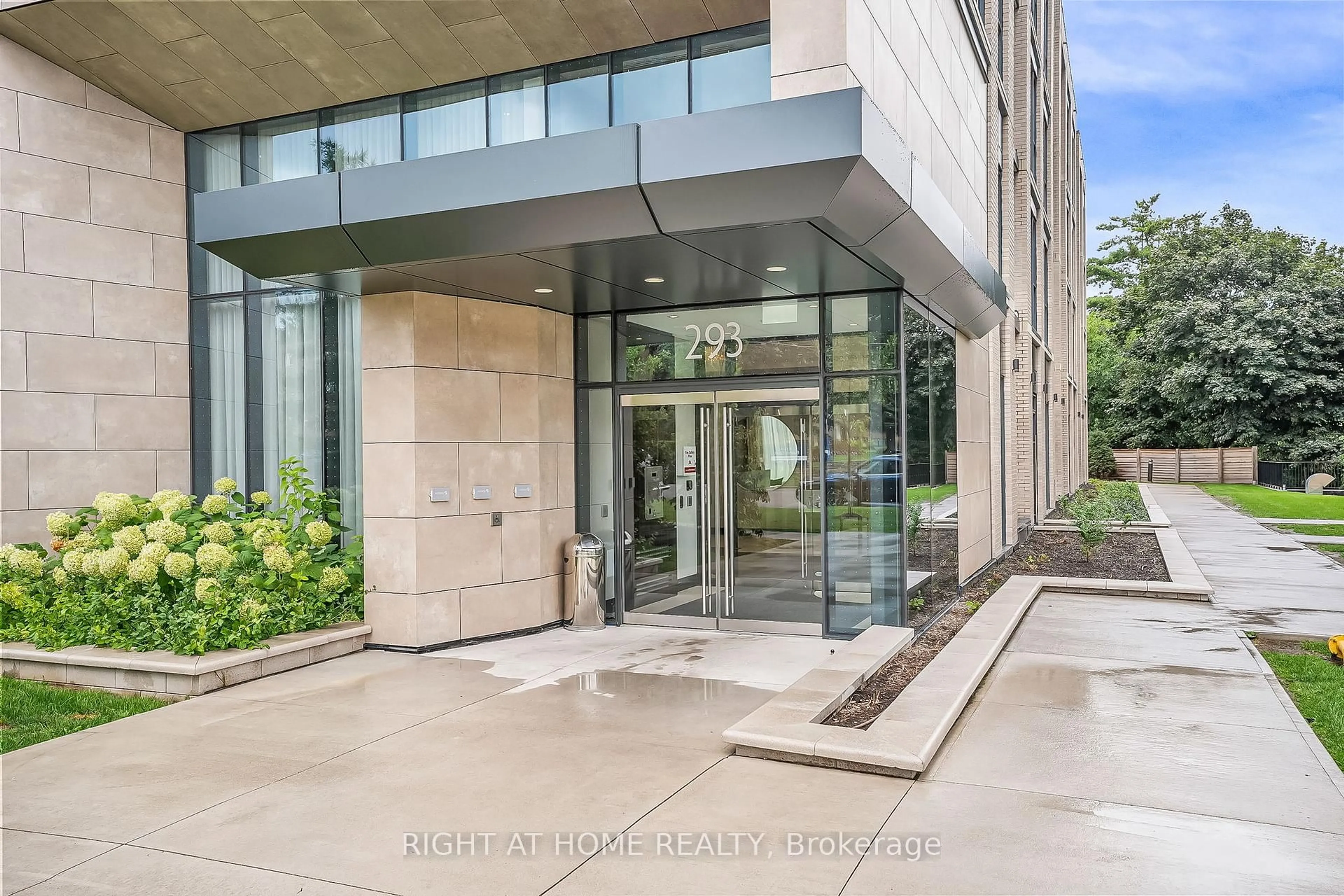 Indoor foyer for 293 The Kingsway #705, Toronto Ontario M9A 0E8