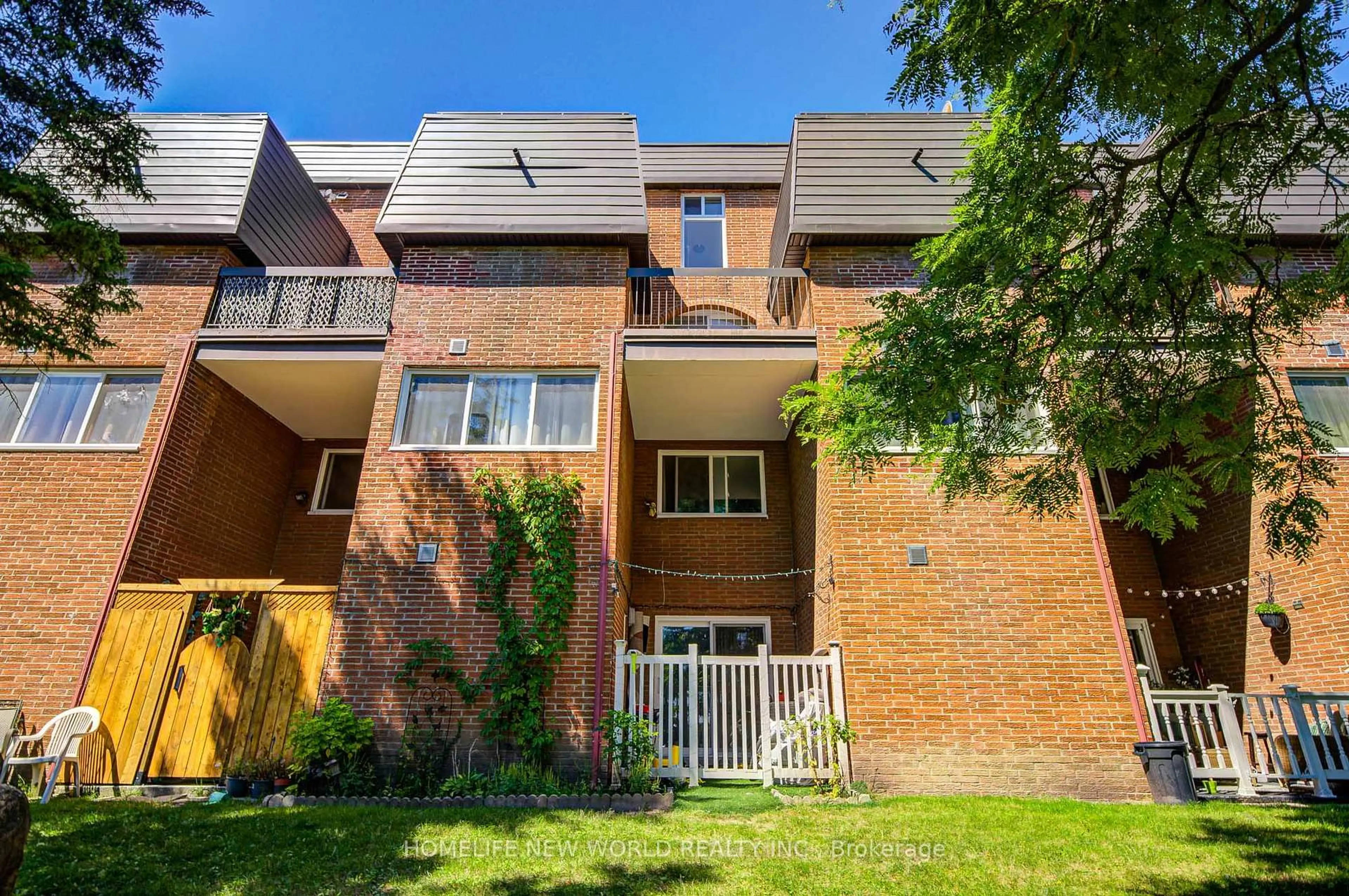 Home with brick exterior material, street for 1455 Williamsport Dr #325, Mississauga Ontario L4X 2T5