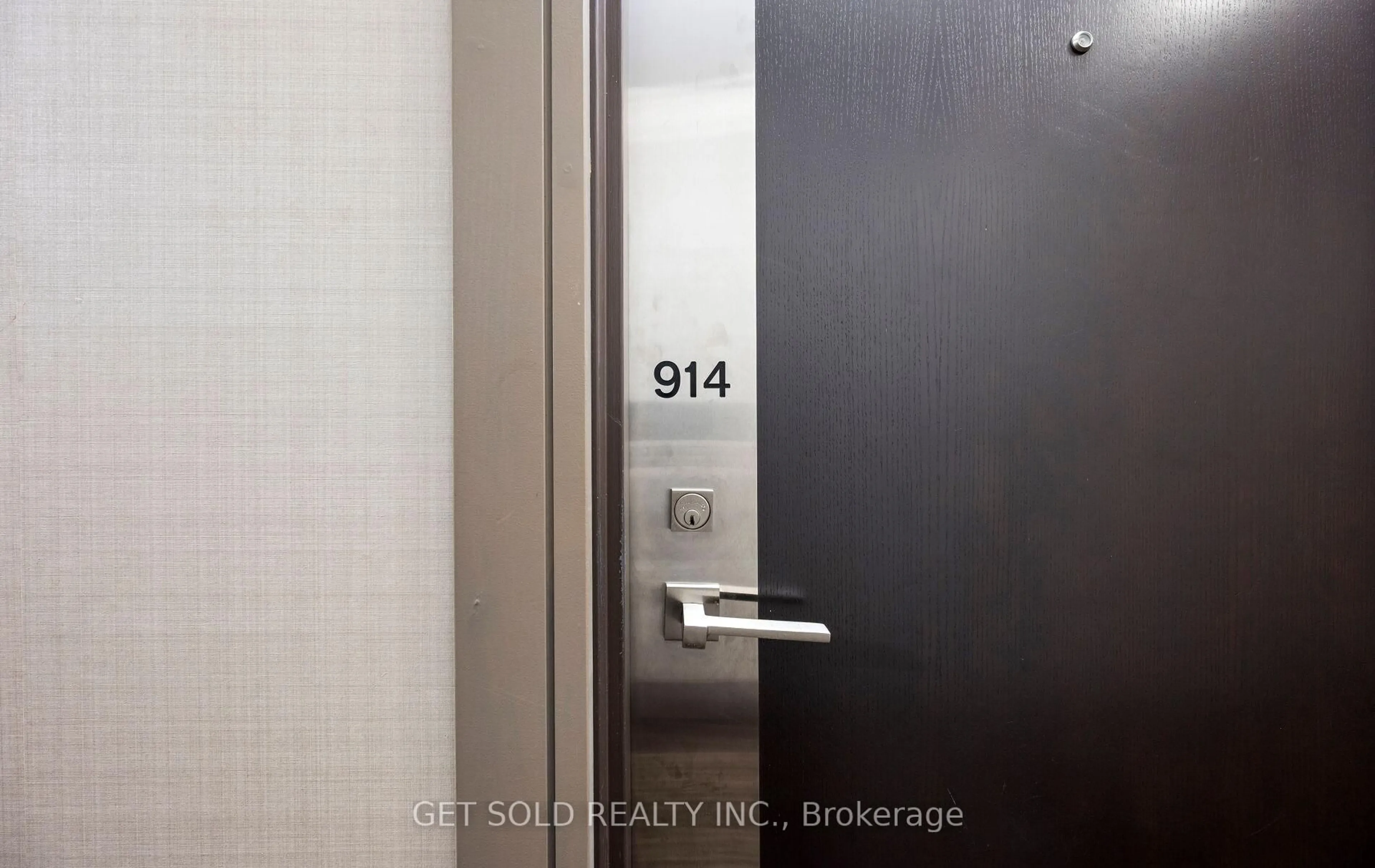 Indoor entryway for 1060 Sheppard Ave #914, Toronto Ontario M3J 0G7