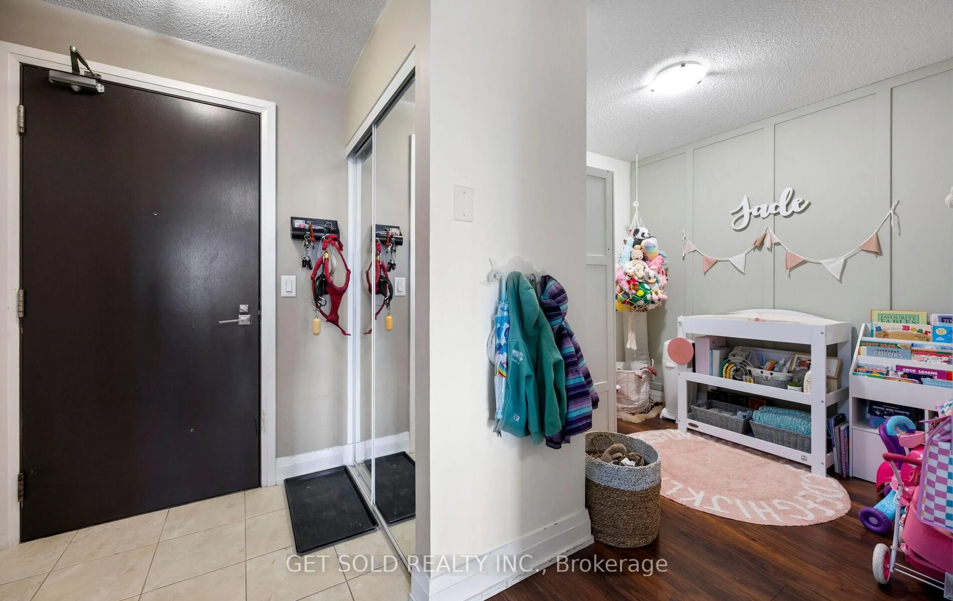 Indoor entryway for 1060 Sheppard Ave #914, Toronto Ontario M3J 0G7