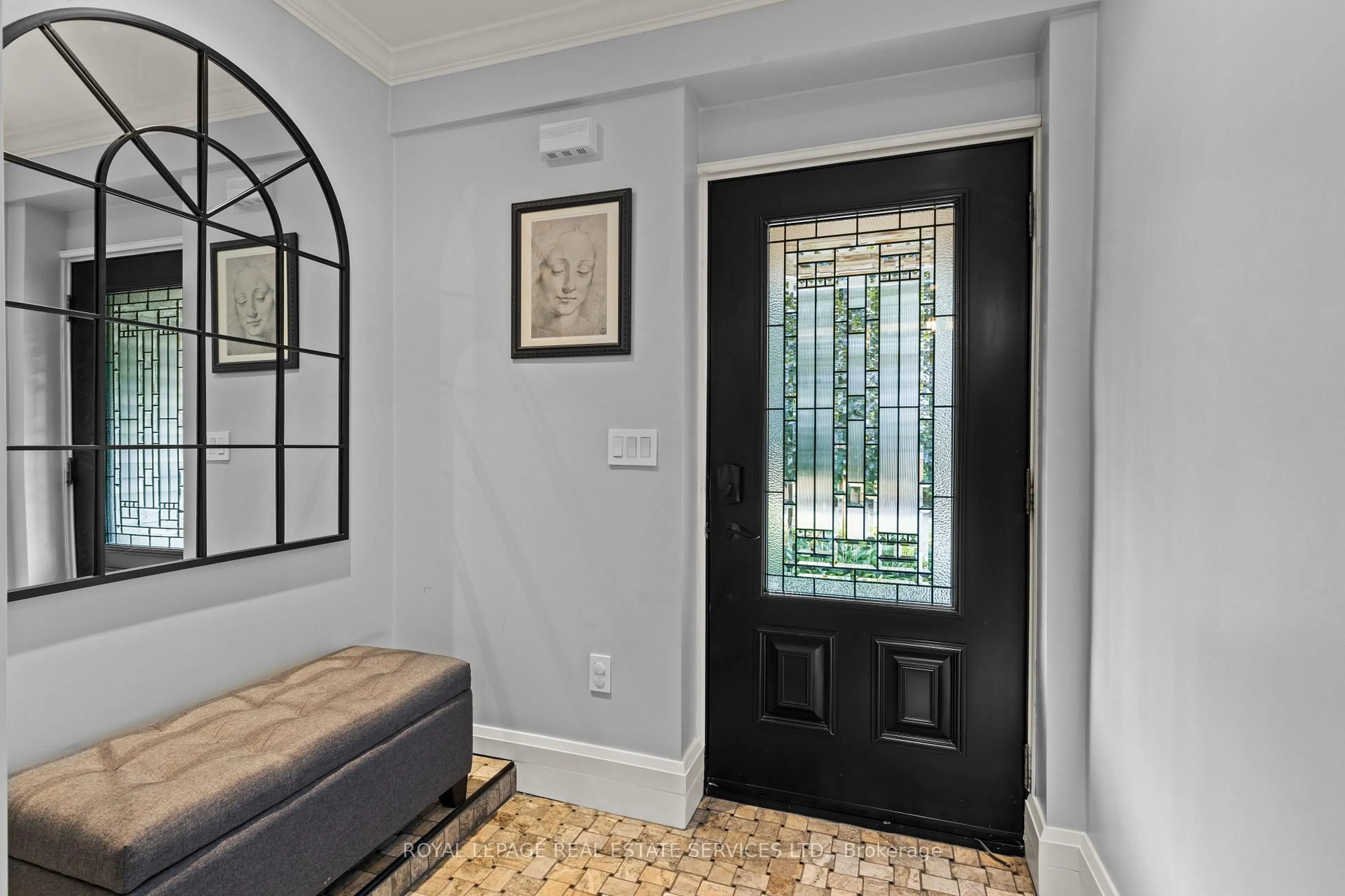 Indoor entryway for 2303 Marine Dr #5, Oakville Ontario L6L 1C2