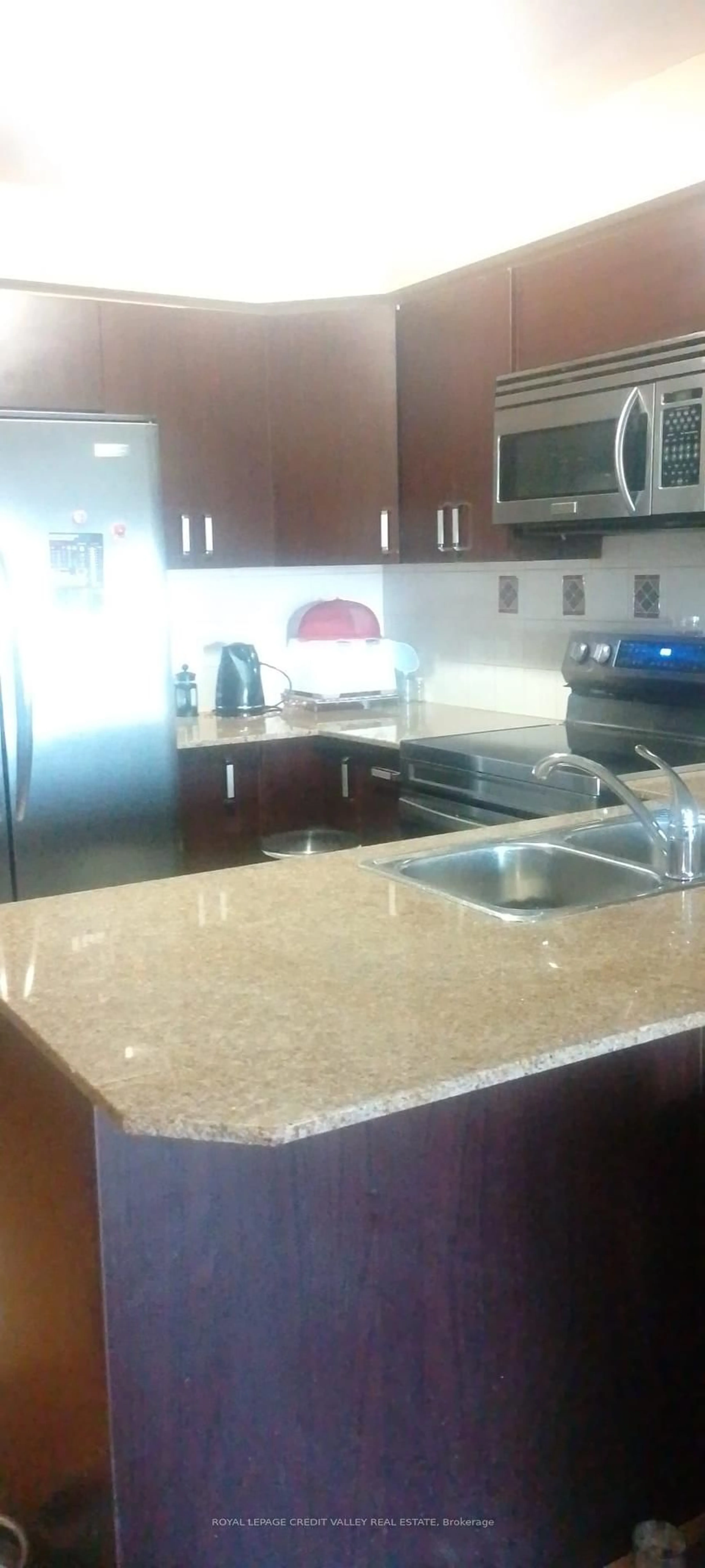 Standard kitchen, ceramic/tile floor for 7405 Goreway Dr #517, Mississauga Ontario L4T 0A3