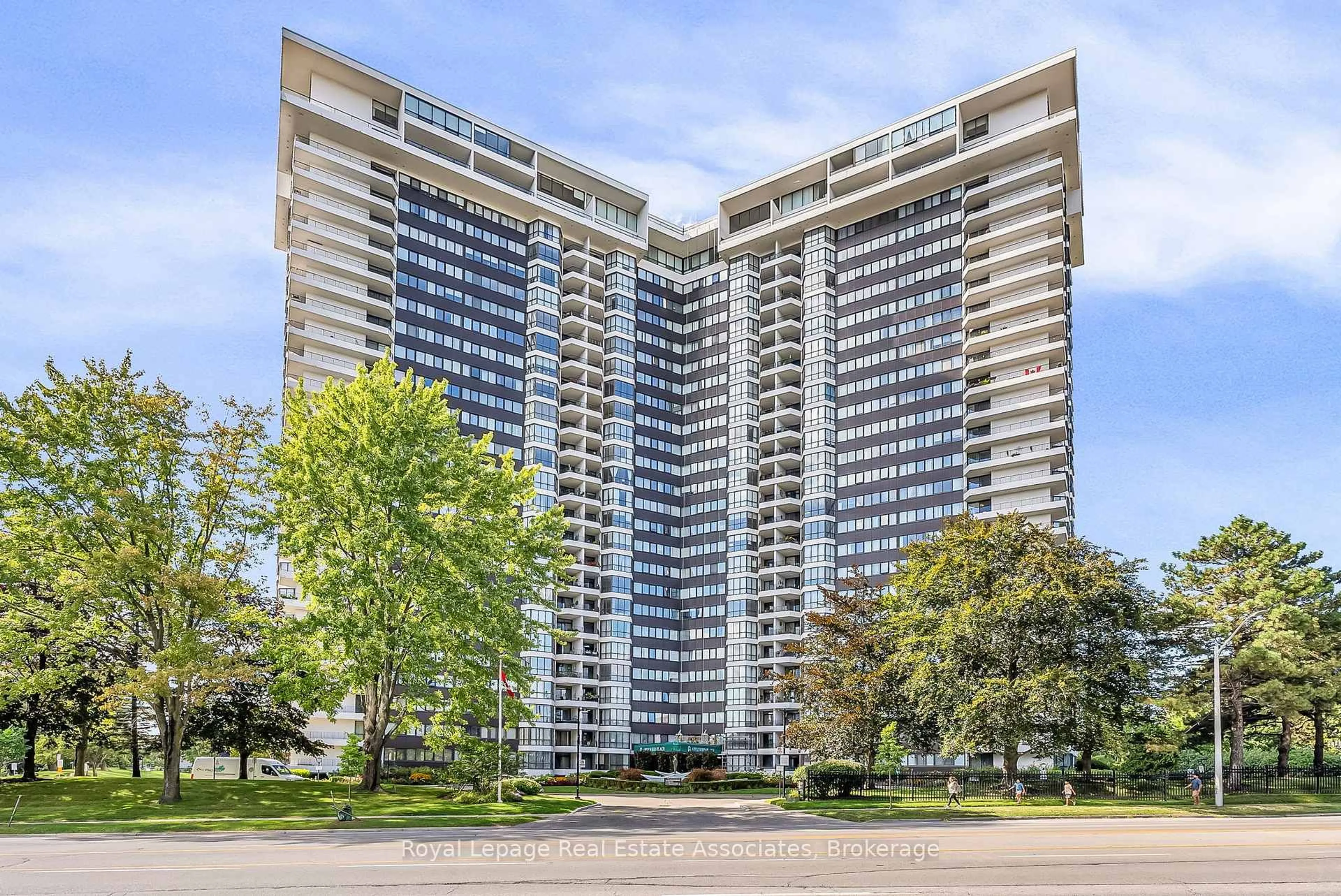 Unknown for 1333 Bloor St #611, Mississauga Ontario L4Y 3T6