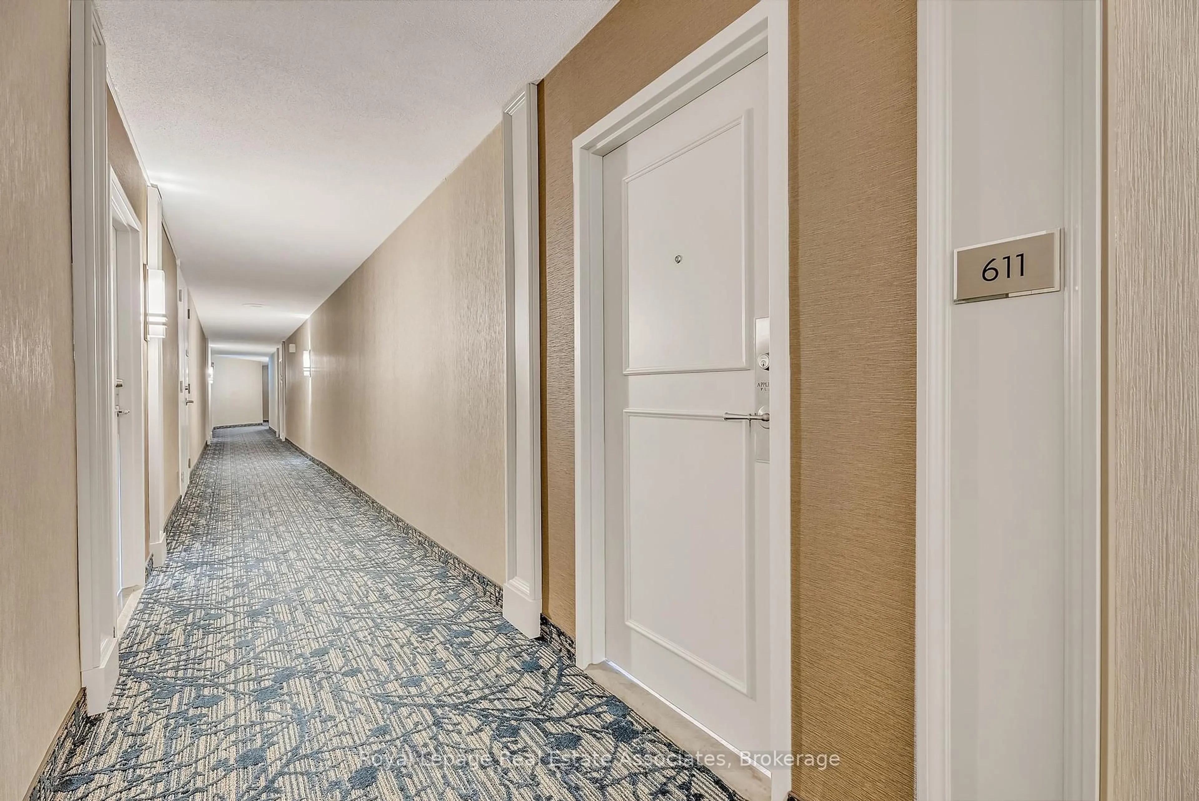 Indoor foyer for 1333 Bloor St #611, Mississauga Ontario L4Y 3T6