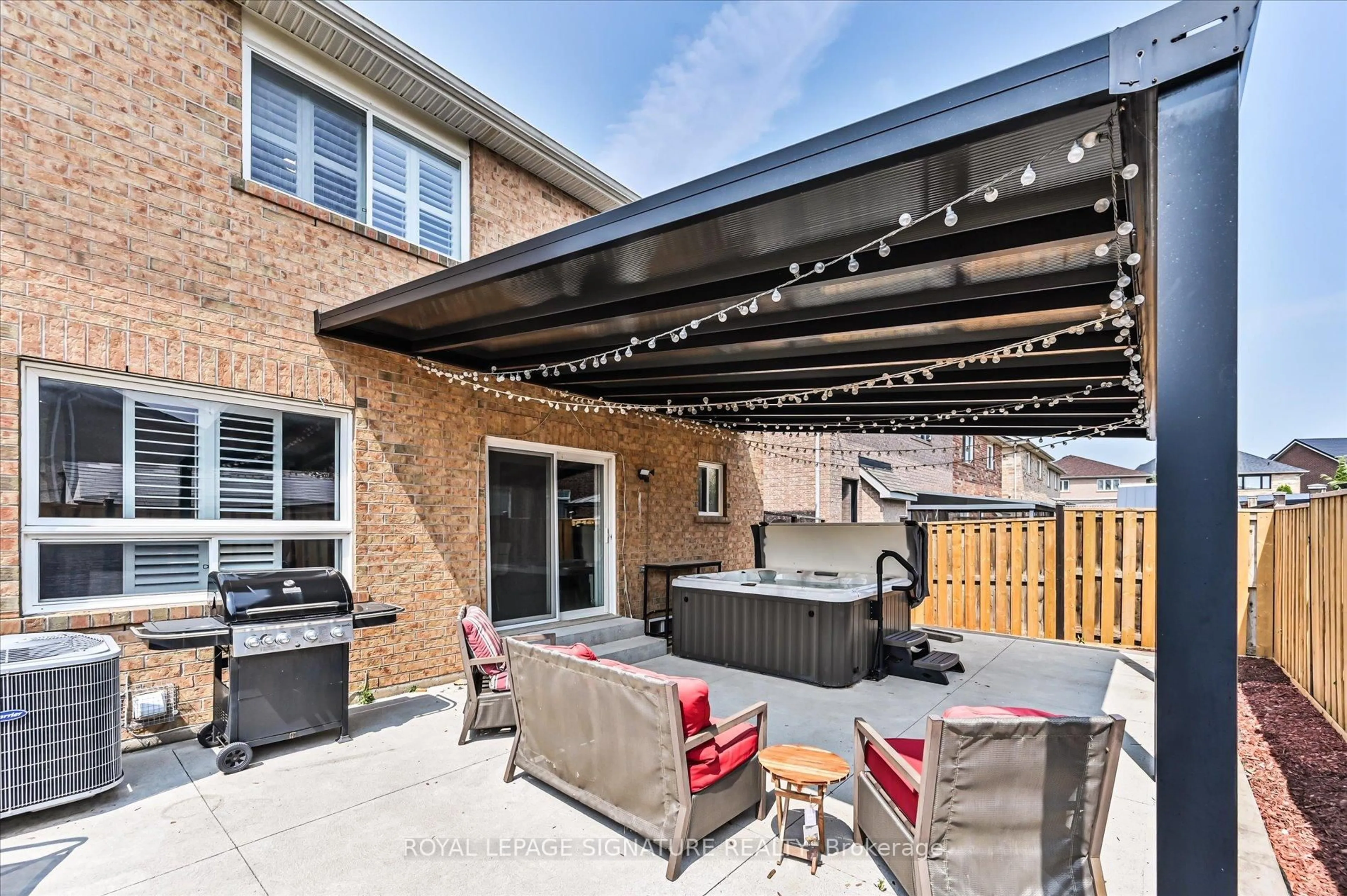 Patio, street for 5 Thornbush Blvd, Brampton Ontario L7A 3X9