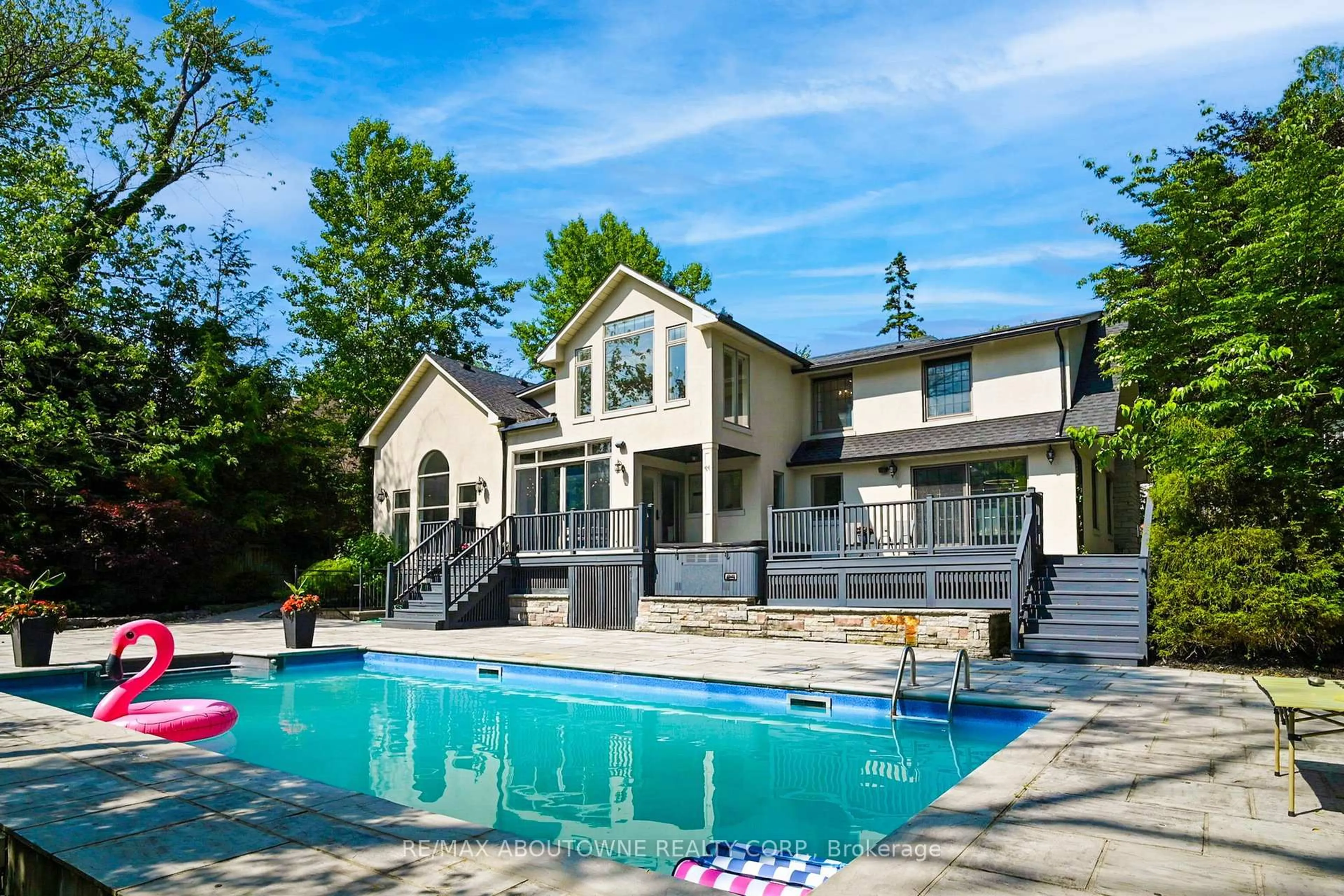 Pool for 152 Elton Park Rd, Oakville Ontario L6J 4C1
