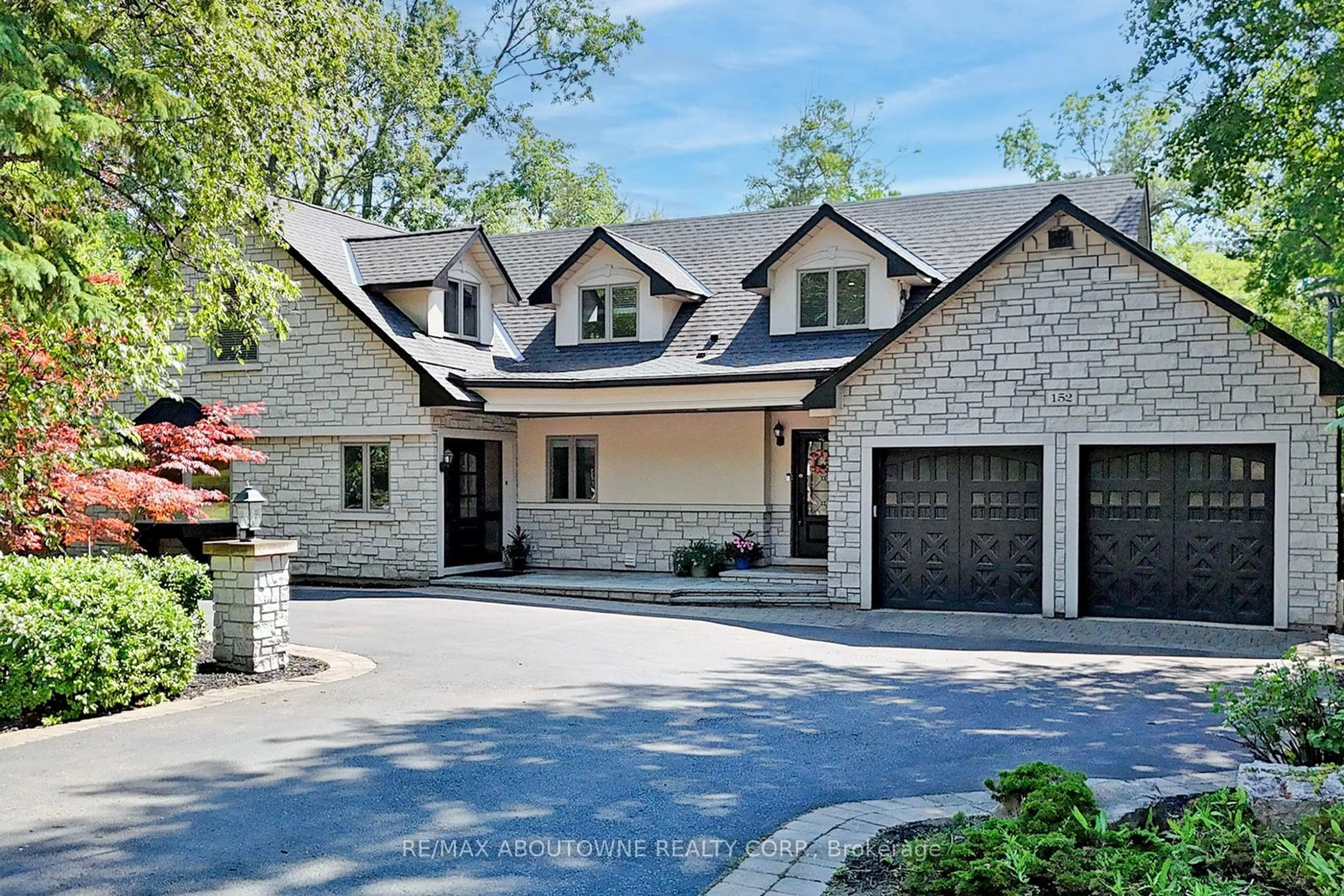 Home with brick exterior material, street for 152 Elton Park Rd, Oakville Ontario L6J 4C1
