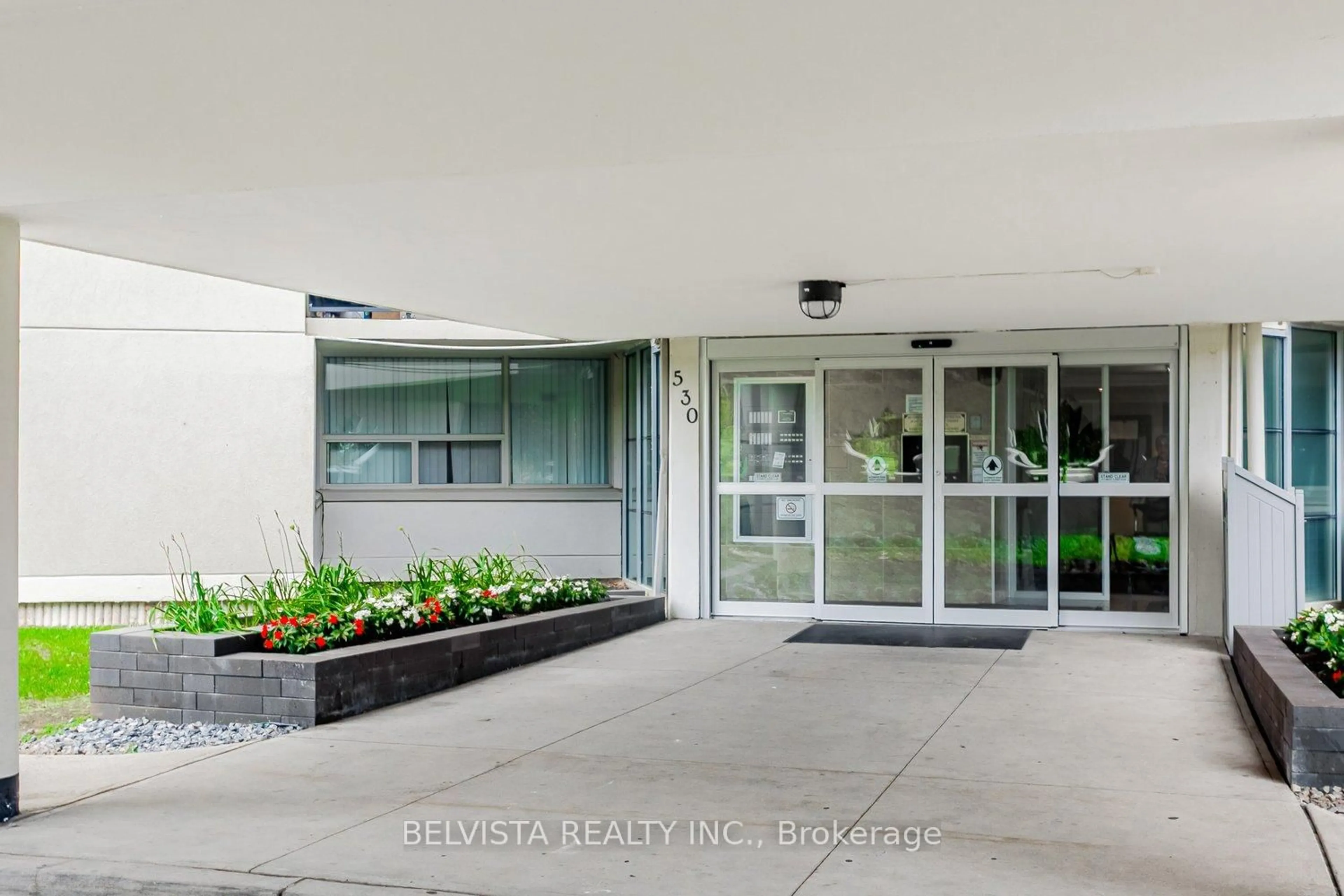 Indoor foyer for 530 Lolita Gdns #508, Mississauga Ontario L5A 3T2
