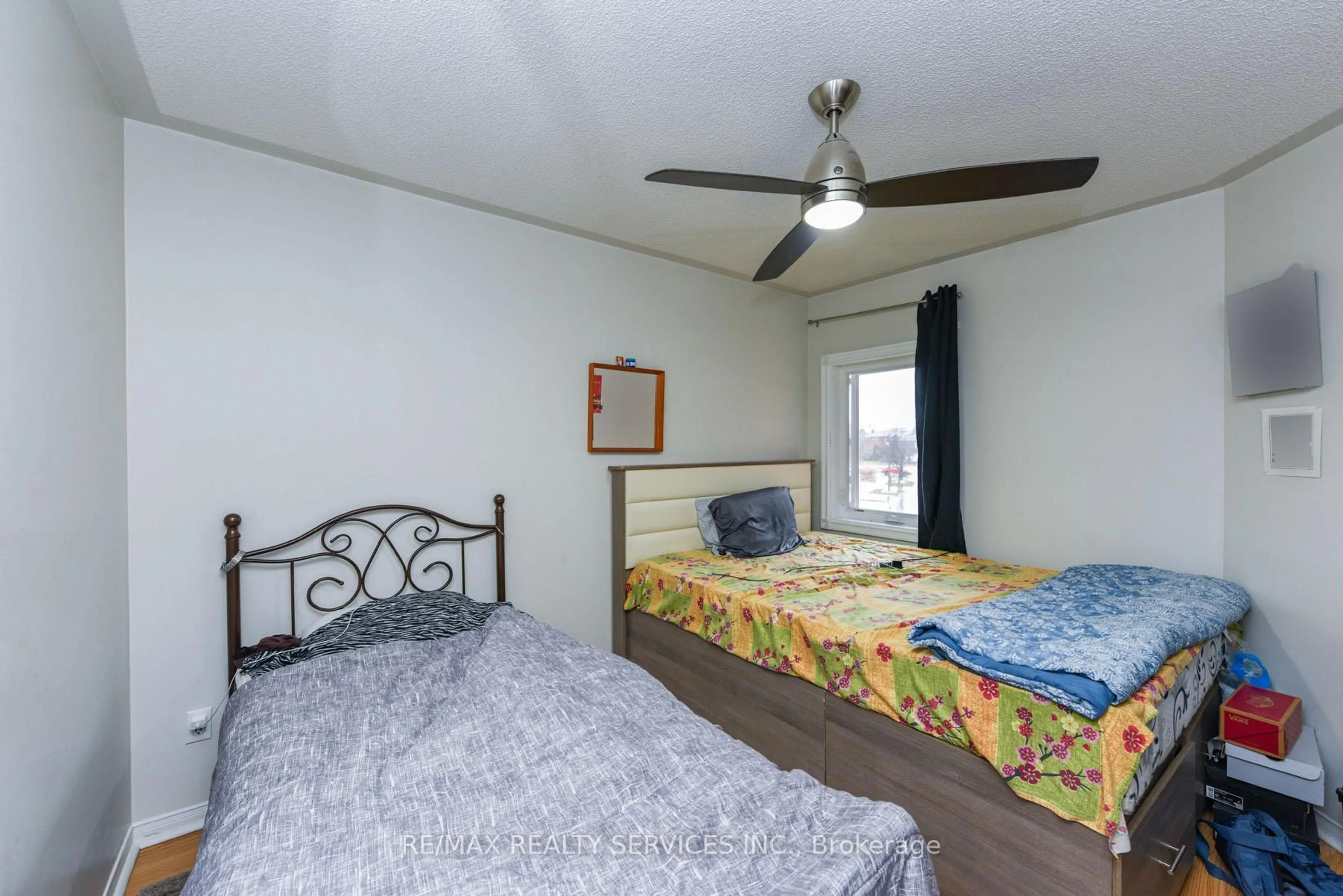 Bedroom with bed, unknown for 33 Valonia Dr, Brampton Ontario L6V 4J2