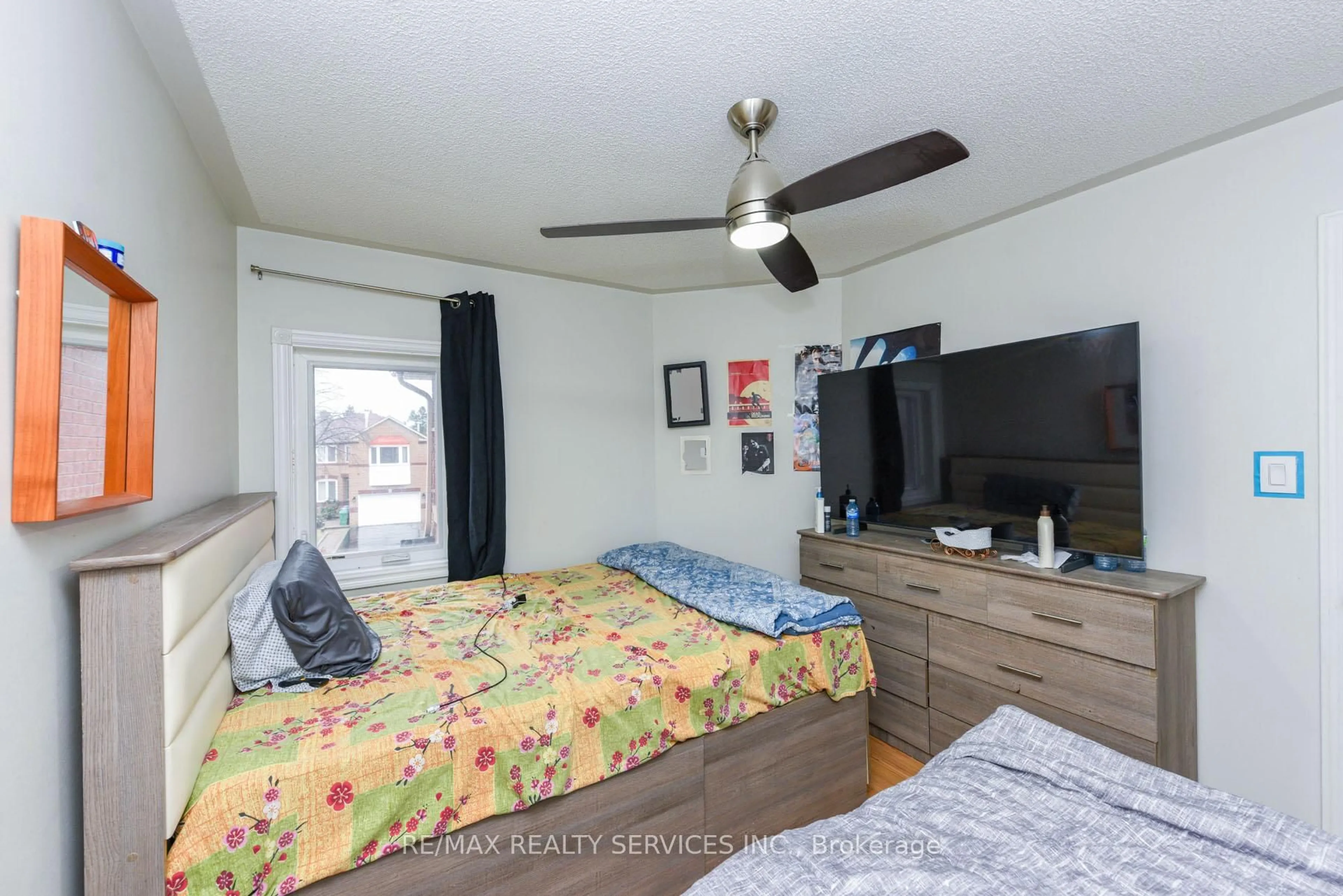 A pic of a room for 33 Valonia Dr, Brampton Ontario L6V 4J2