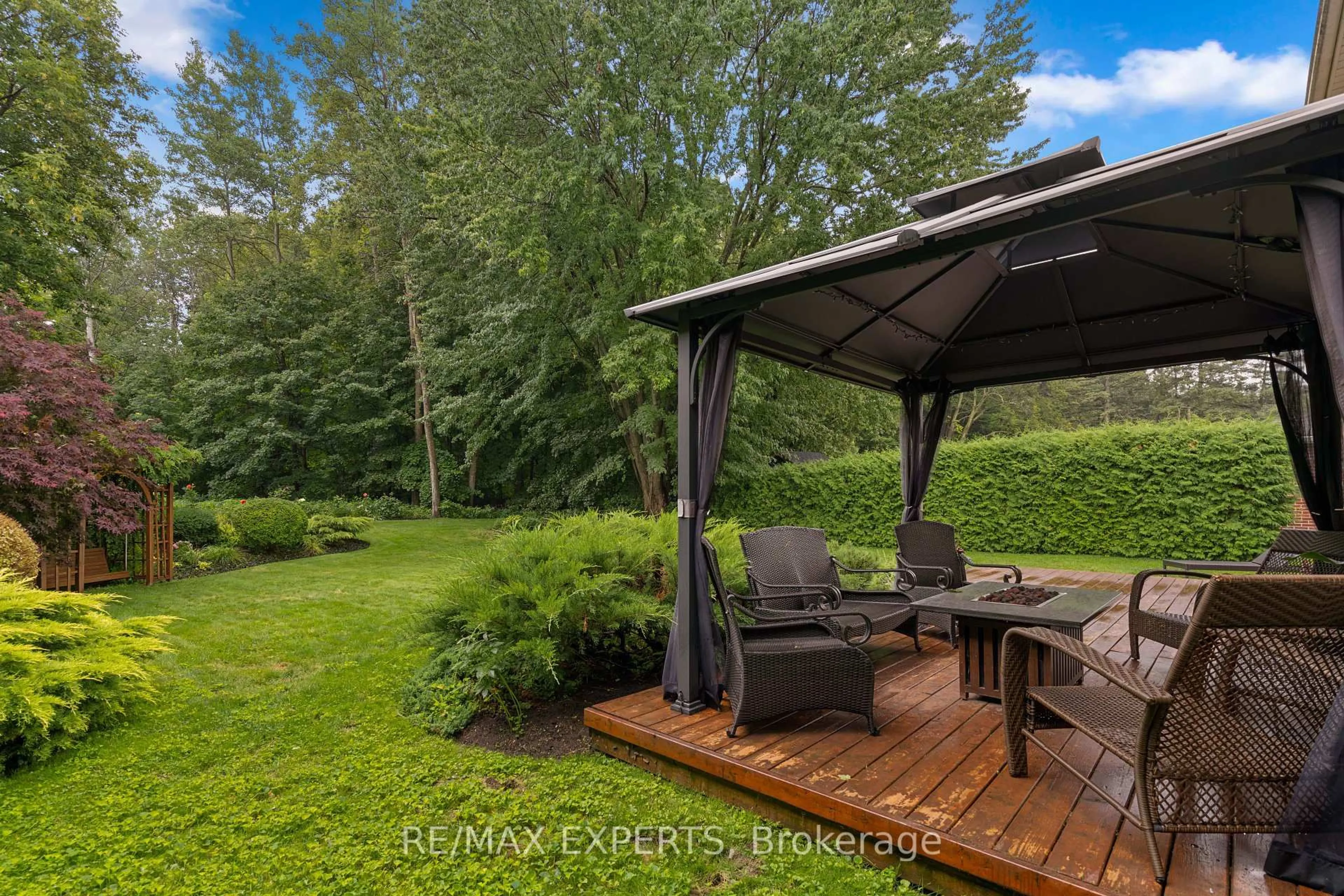 Patio, forest/trees view for 28 Hilltop Dr, Caledon Ontario L7C 1H6