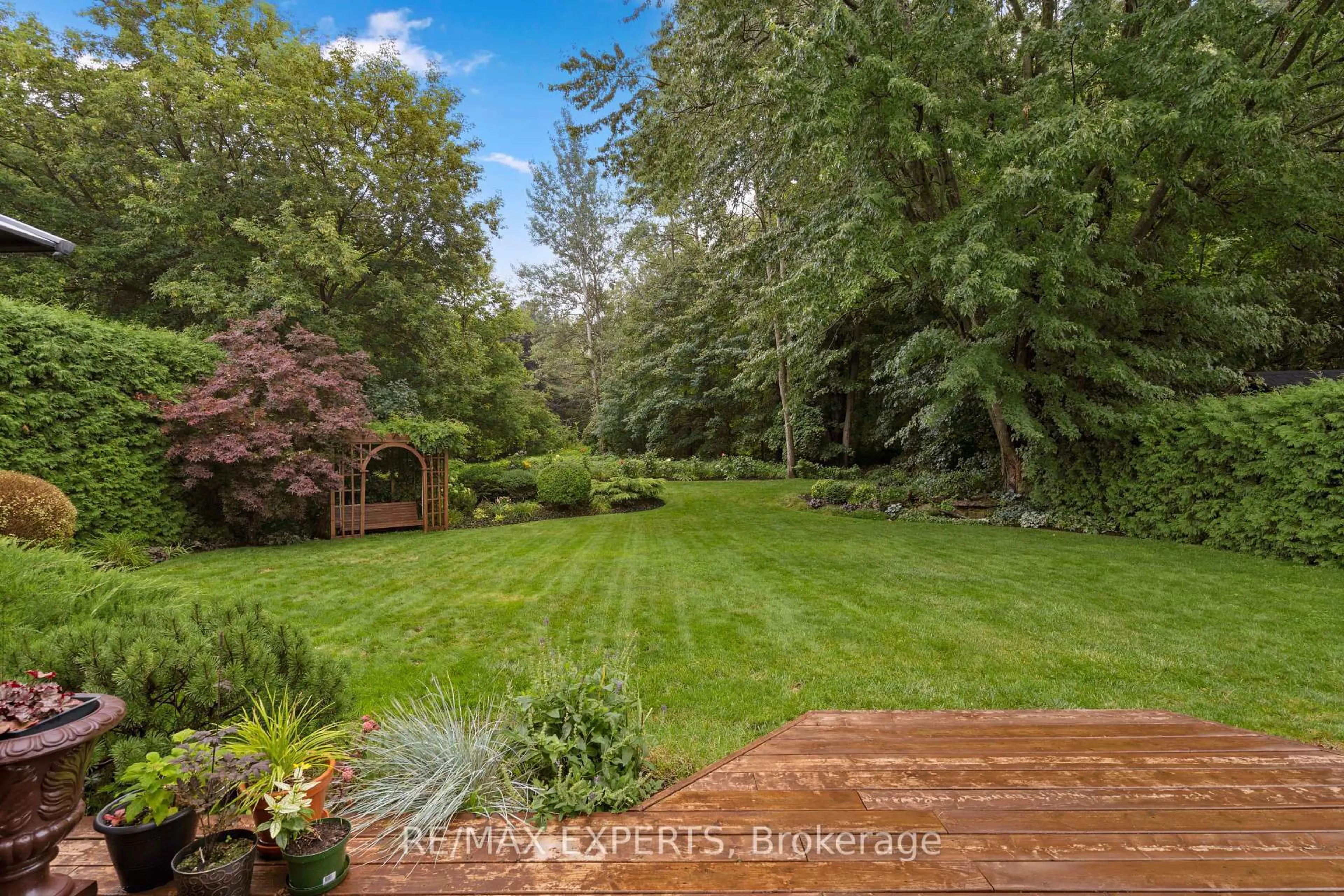 Patio, forest/trees view for 28 Hilltop Dr, Caledon Ontario L7C 1H6