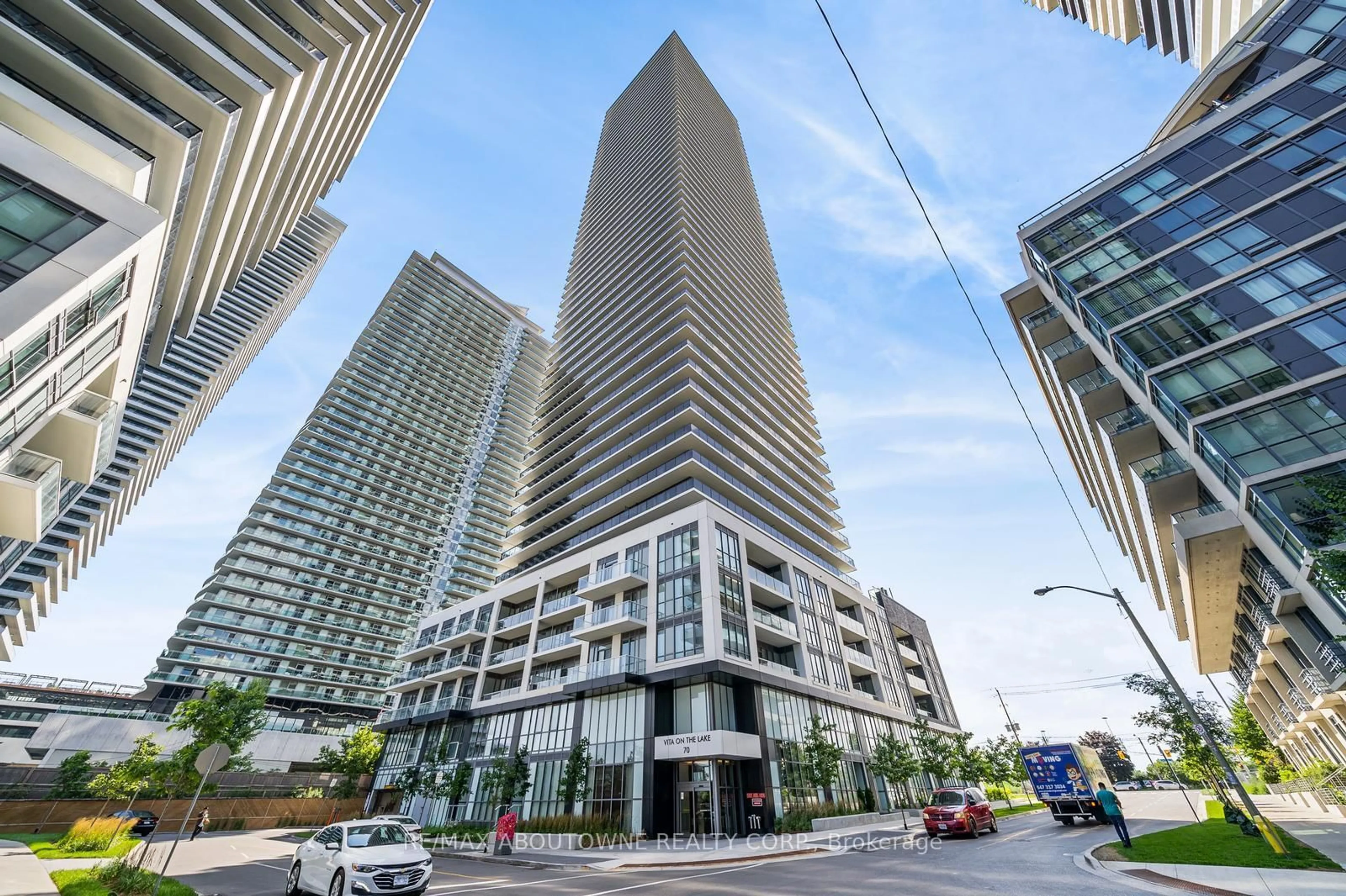 Indoor foyer for 70 Annie Craig Dr #5103, Toronto Ontario M8V 0G2