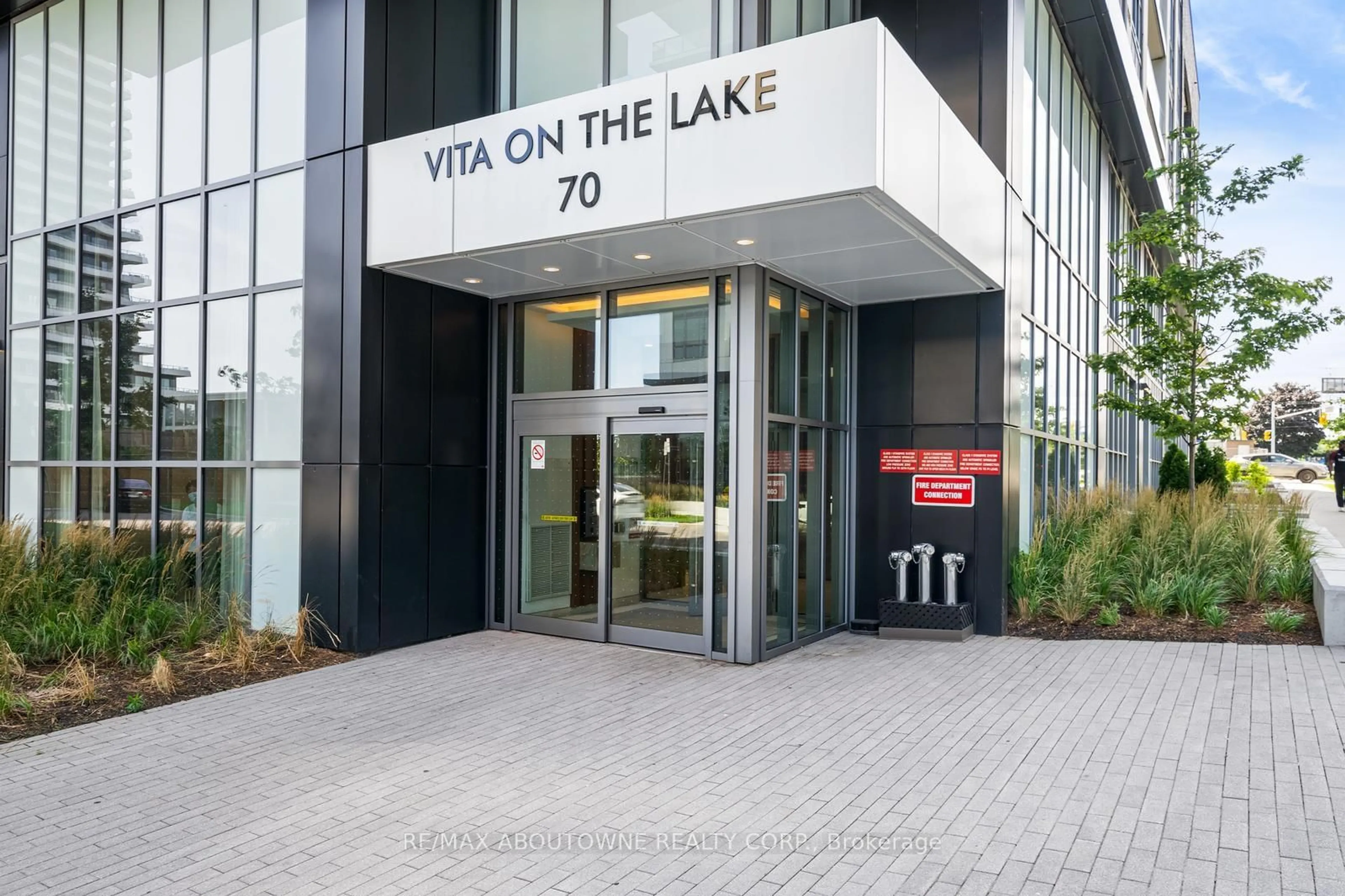Indoor foyer for 70 Annie Craig Dr #5103, Toronto Ontario M8V 0G2